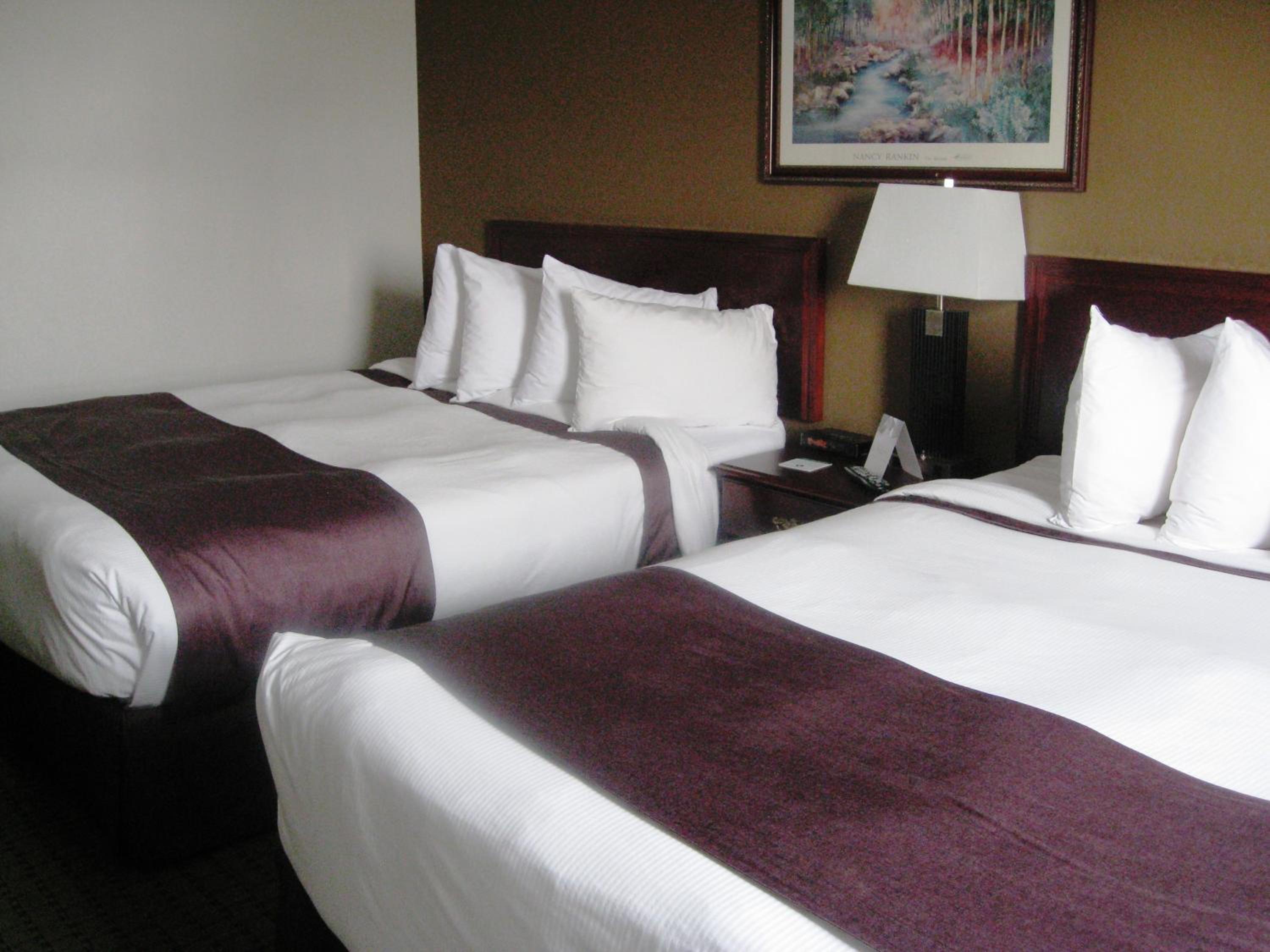 Queen Room with Two Queen Beds - Non-Smoking - Photo 3