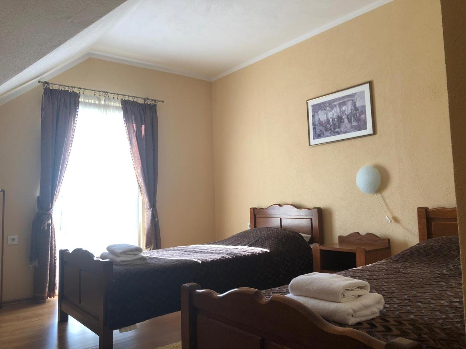 Twin Room - Photo 7