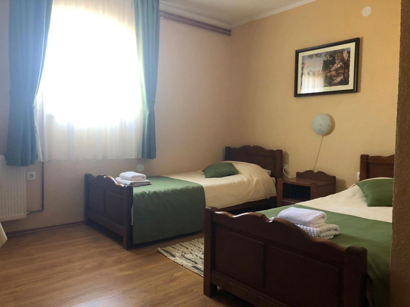 Twin Room - Photo 15