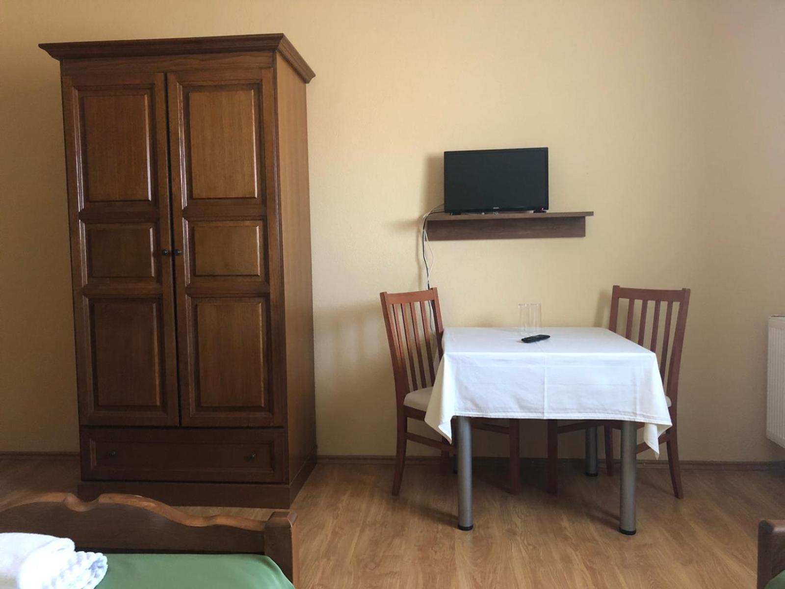 Twin Room - Photo 14