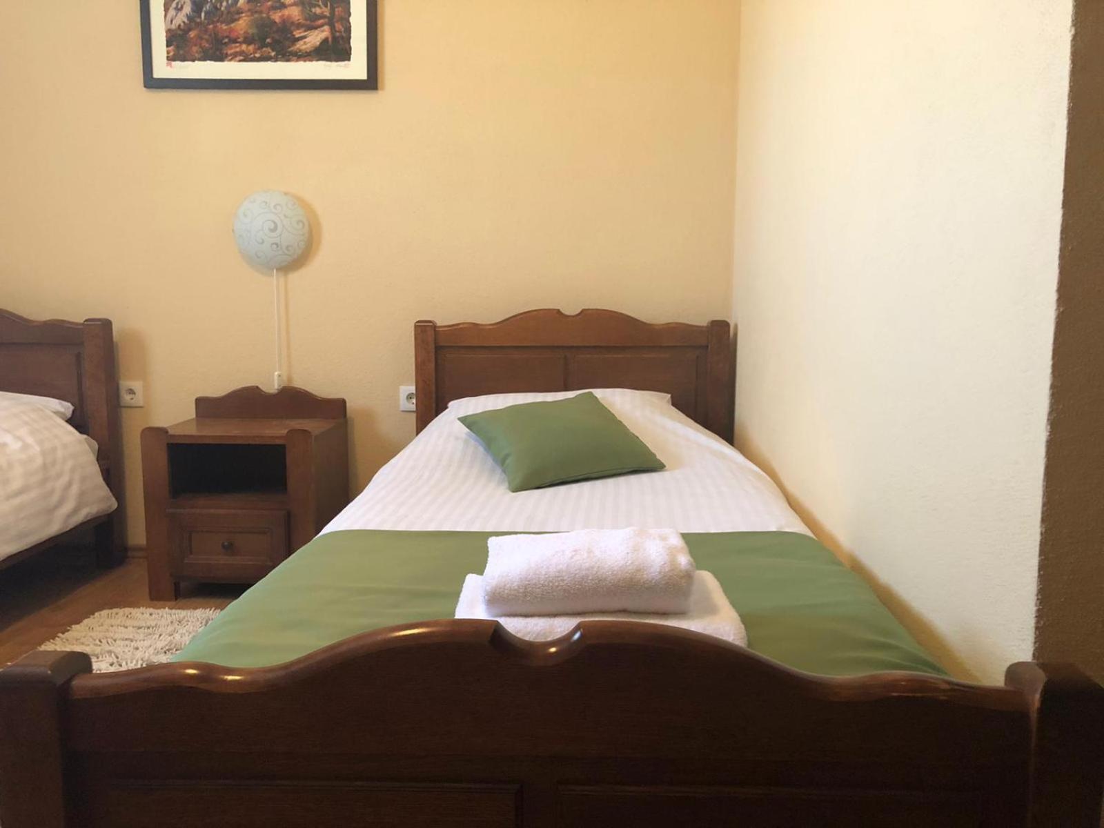 Twin Room - Photo 9