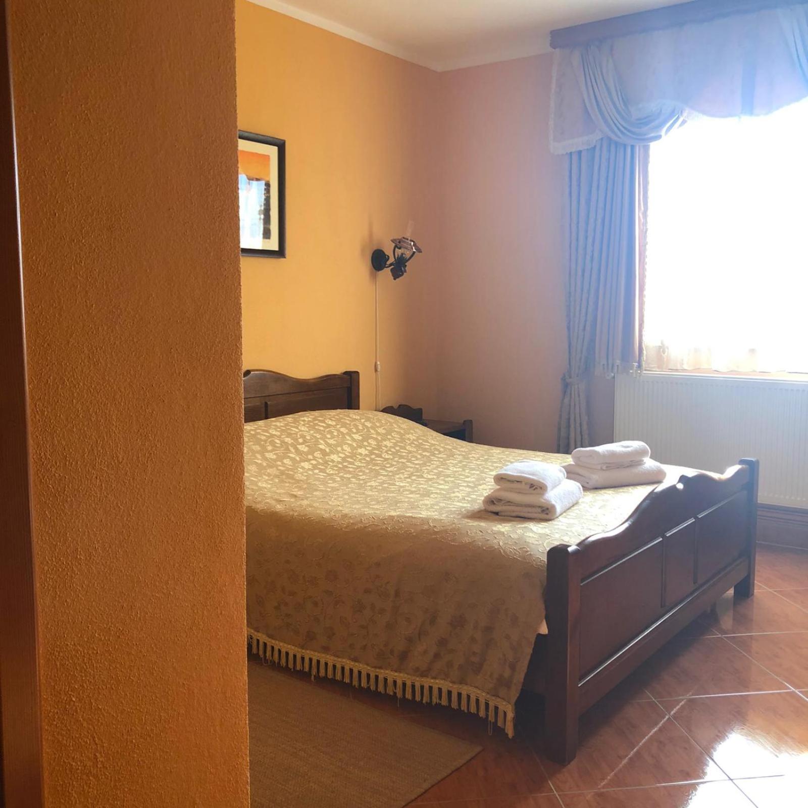Double Room - Photo 7