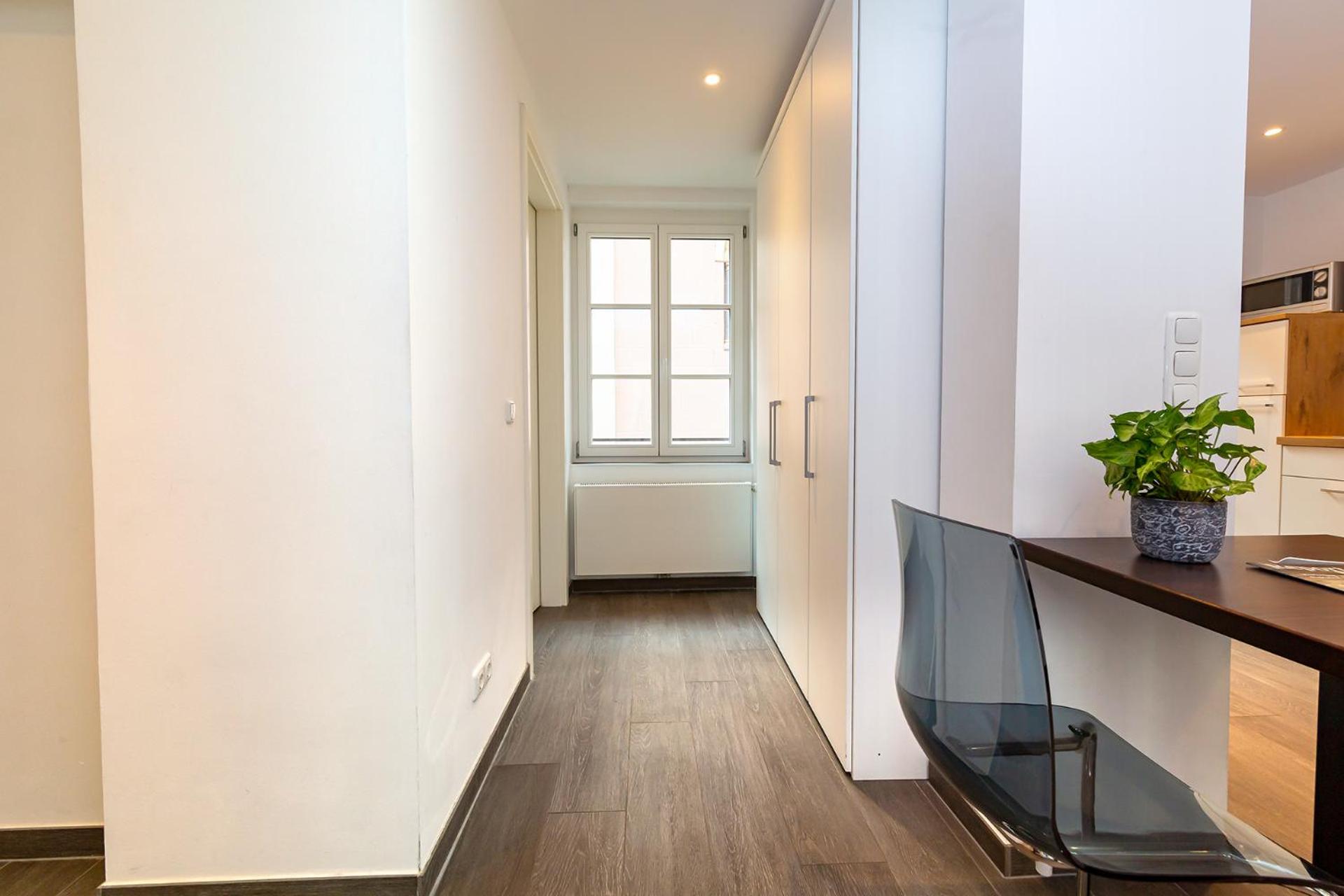 Deluxe One-Bedroom Apartment (1-4 Adults) photo 2