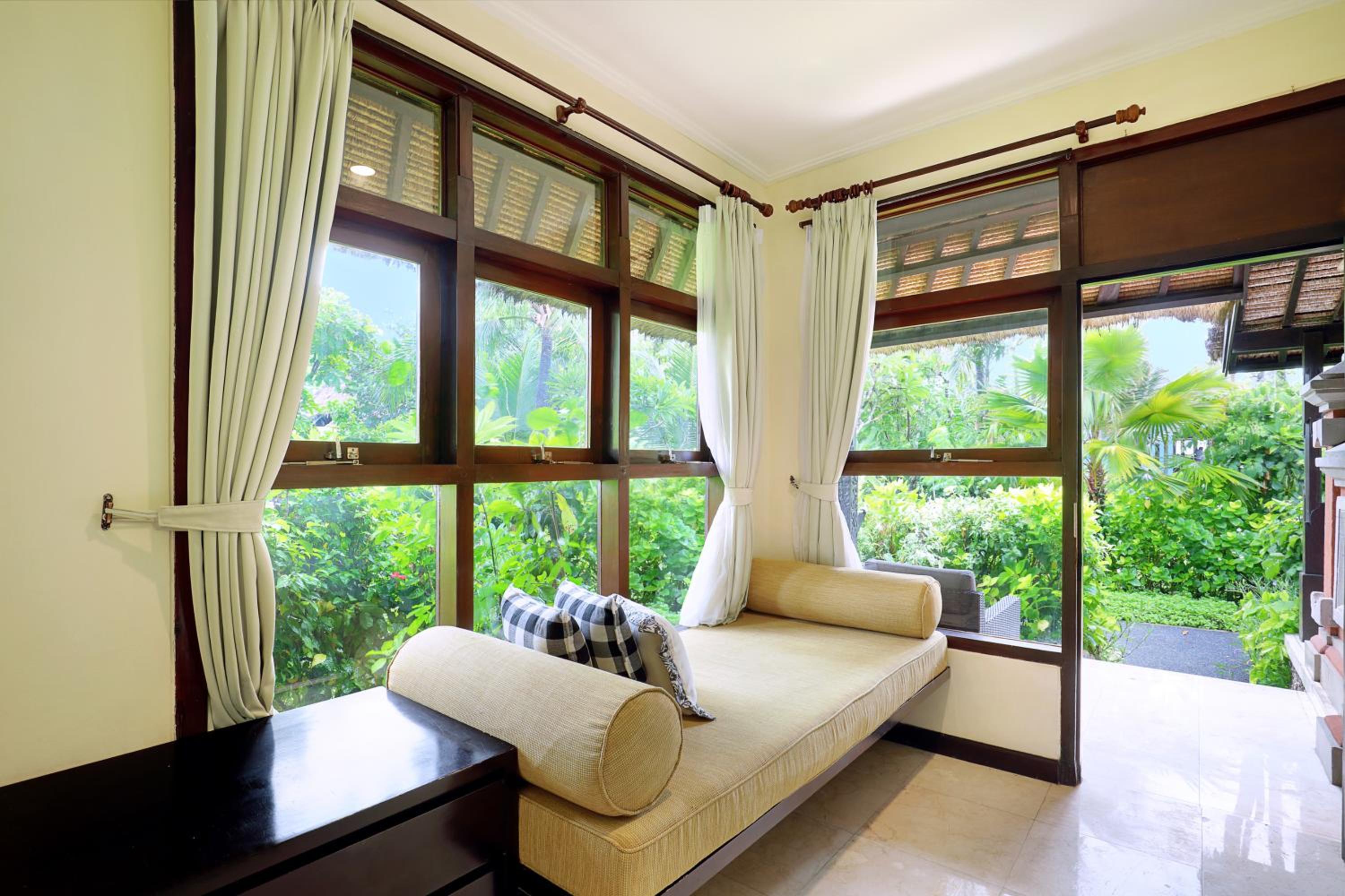 Deluxe Beach Bungalow - Photo 4