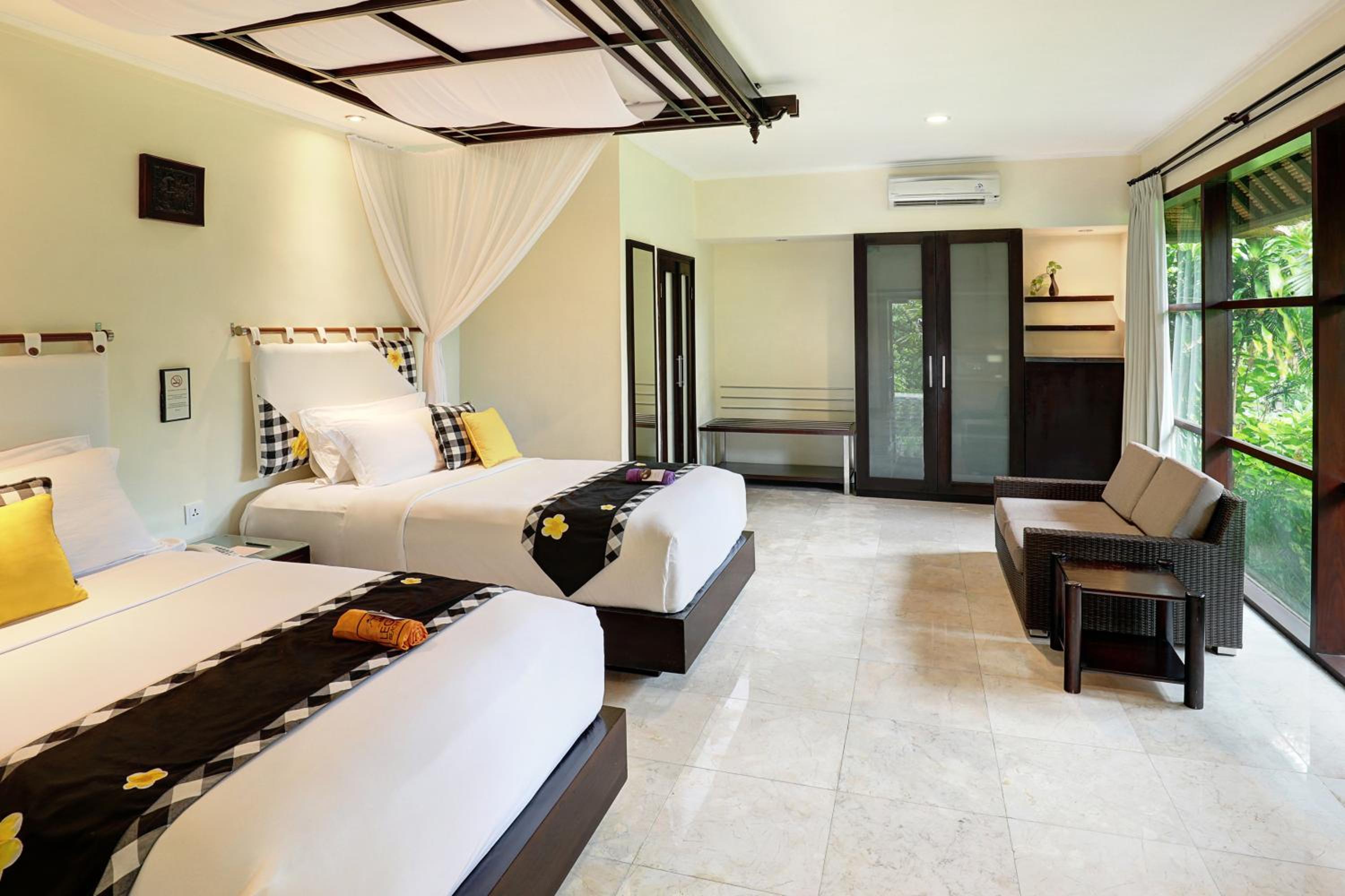Deluxe Beach Bungalow - Photo 1
