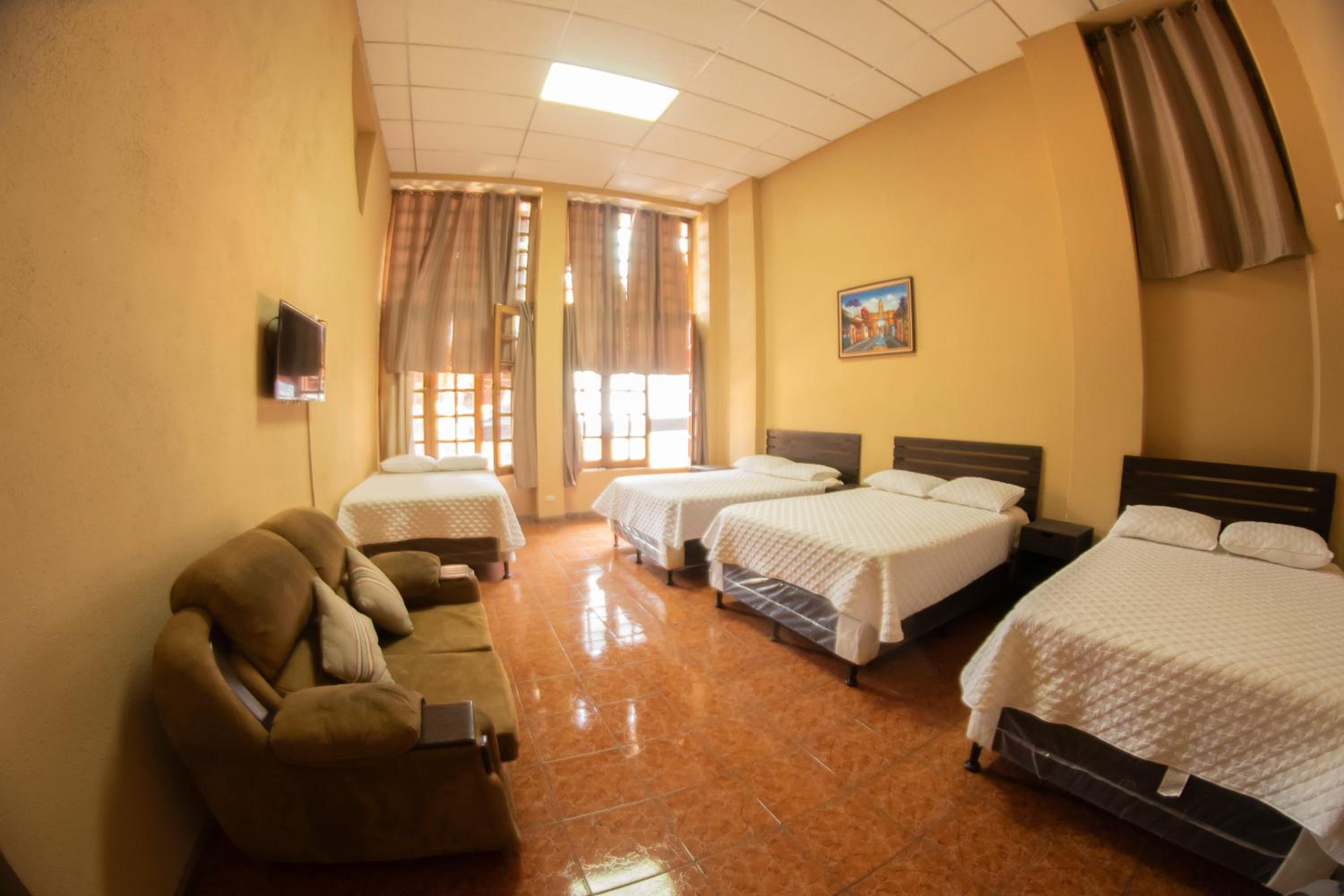 Quadruple Room with Private Bathroom photo 2