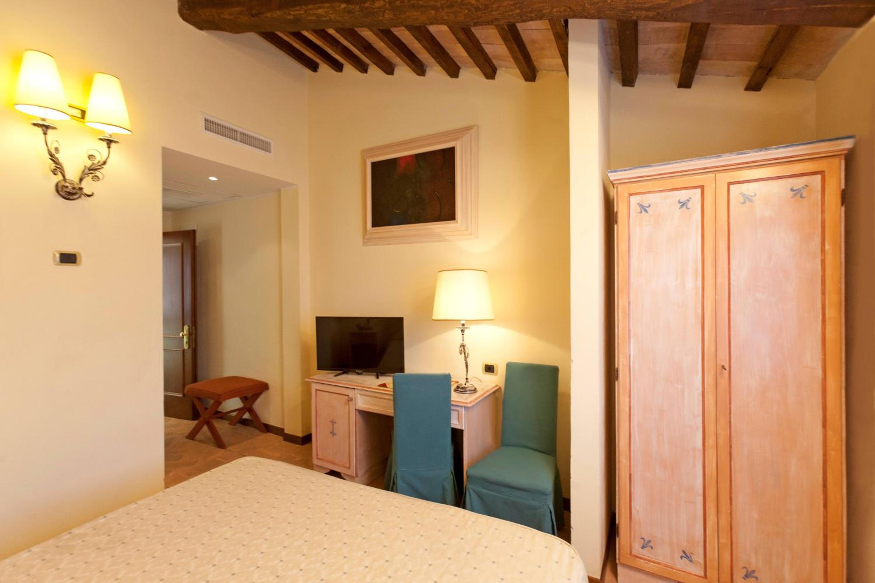 Standard Double Room - Photo 4