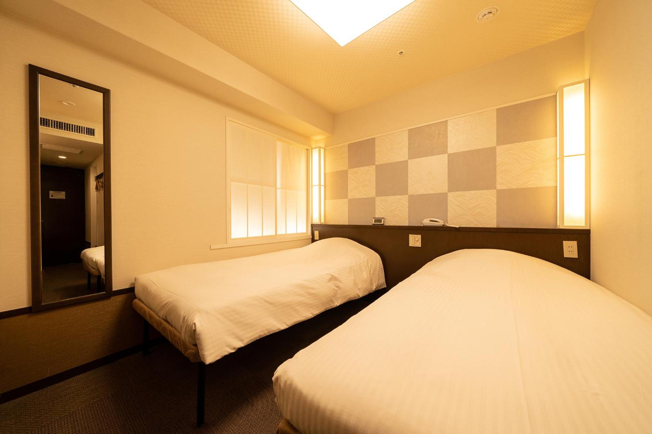 Twin Room - Main Building - Nonsmoking photo 2