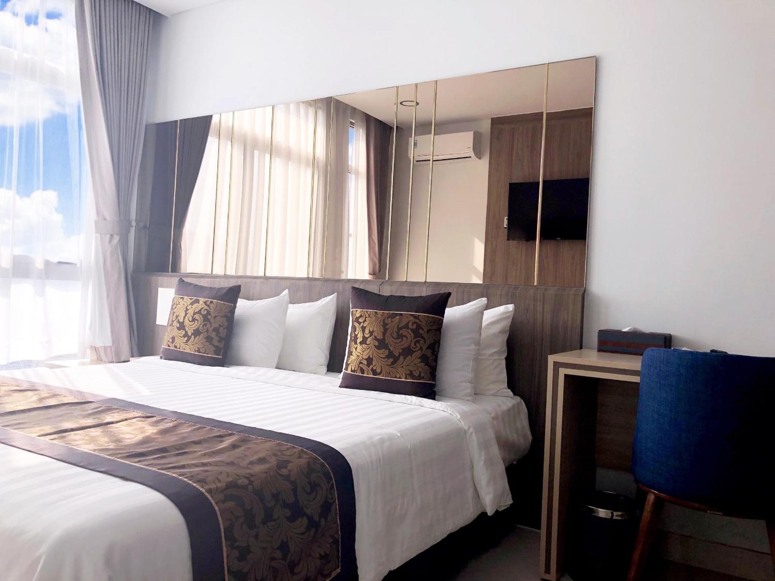 Deluxe Double Room with Landmark 81 view photo 1
