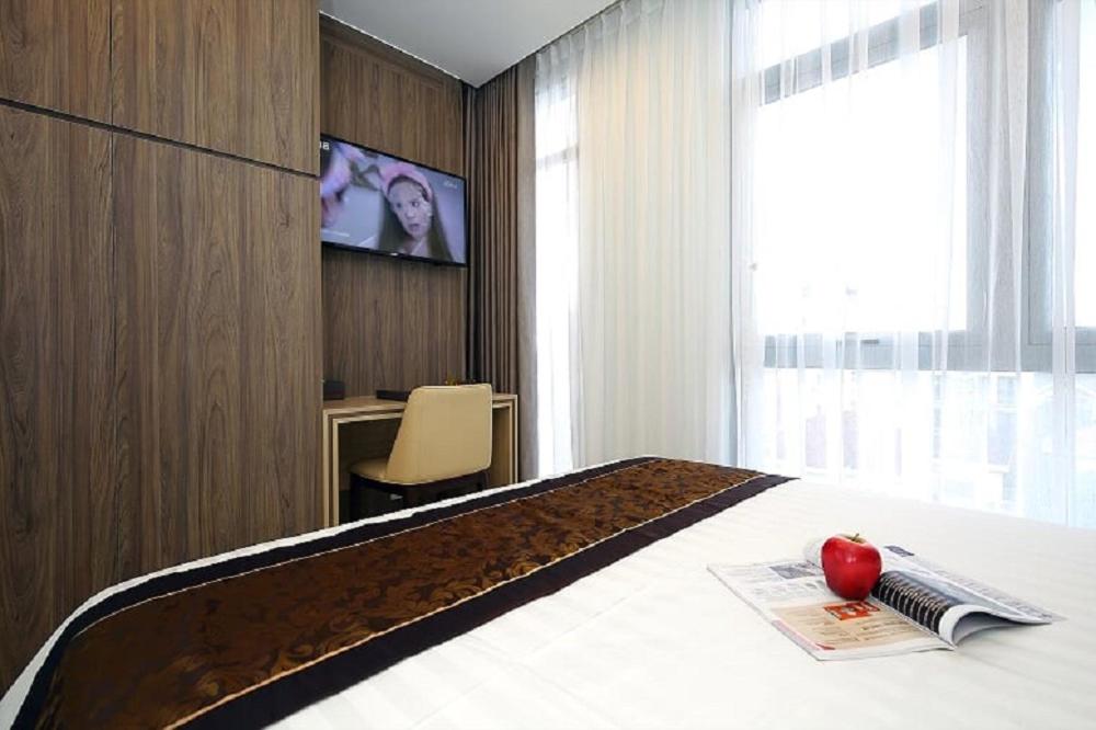 Deluxe King Suite with Landmark 81 view photo 1