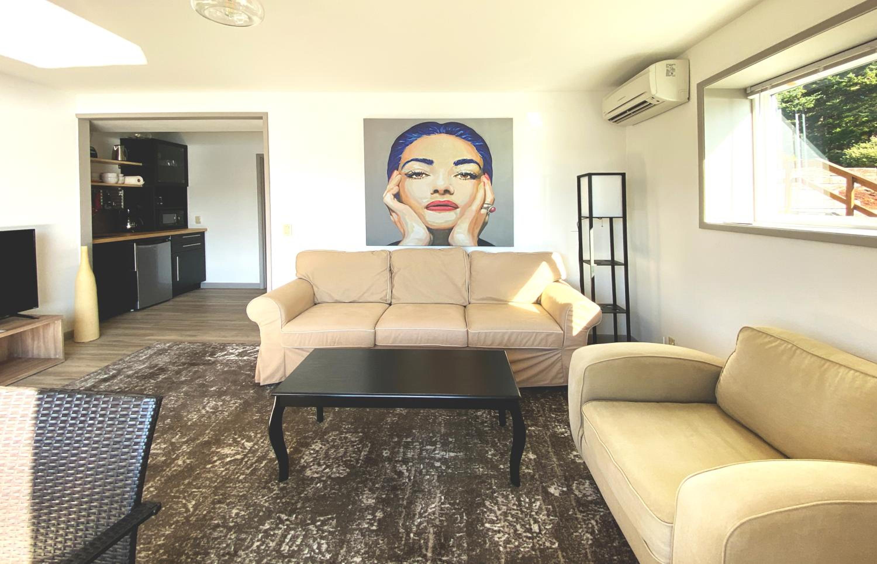 One-Bedroom Apartment - Photo 1