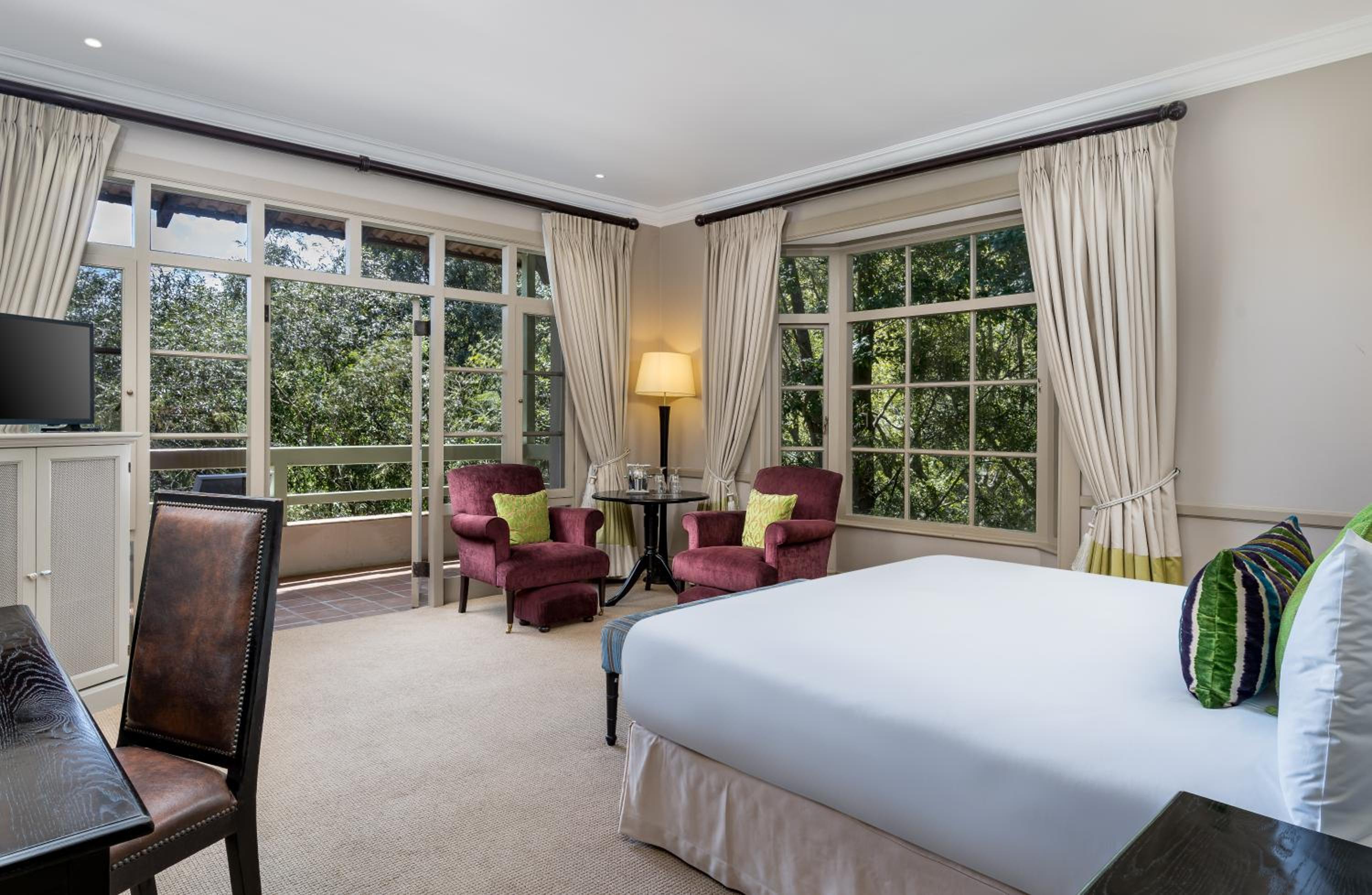 Deluxe King Room - Photo 4