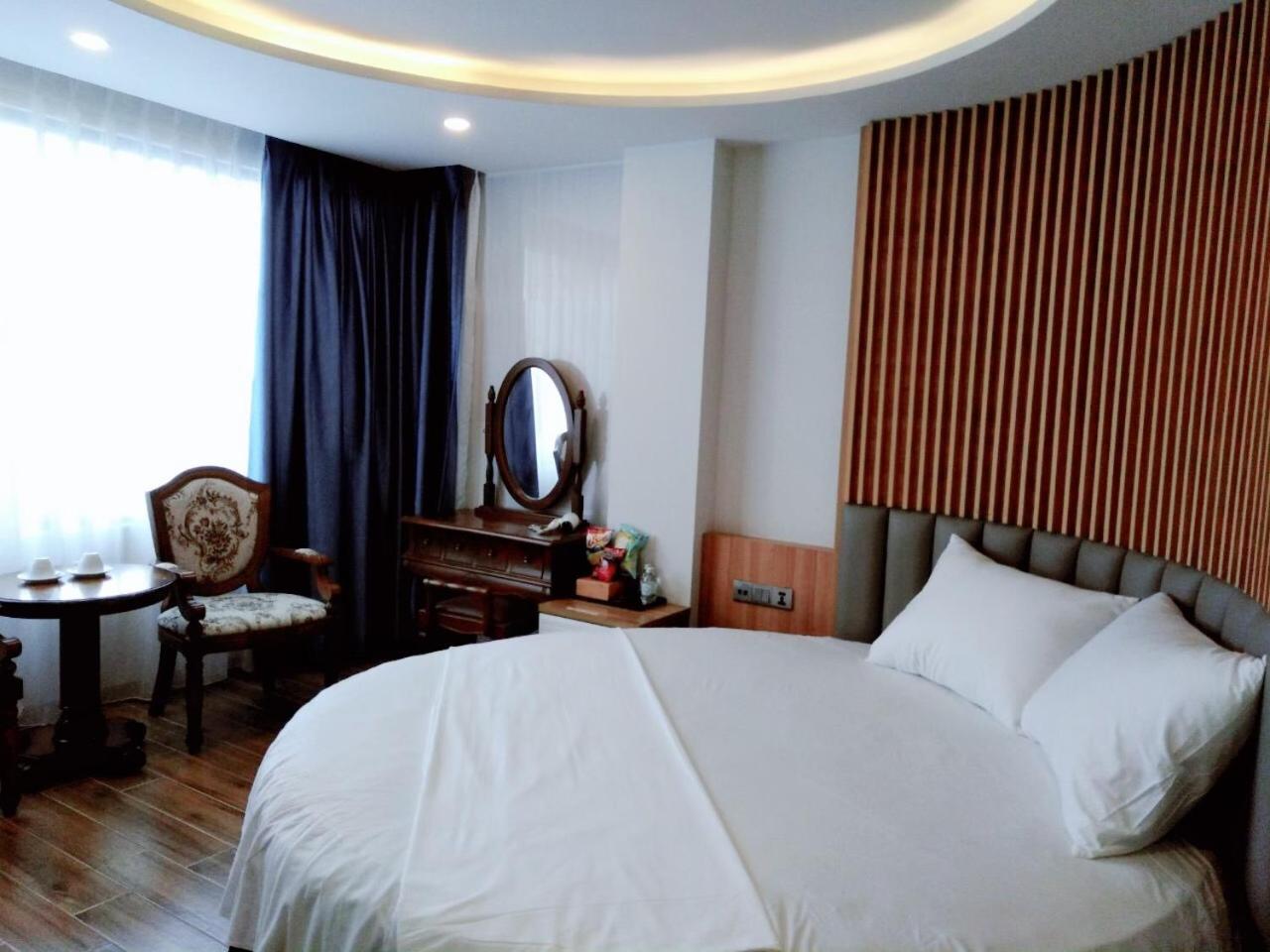 Queen Room with Balcony