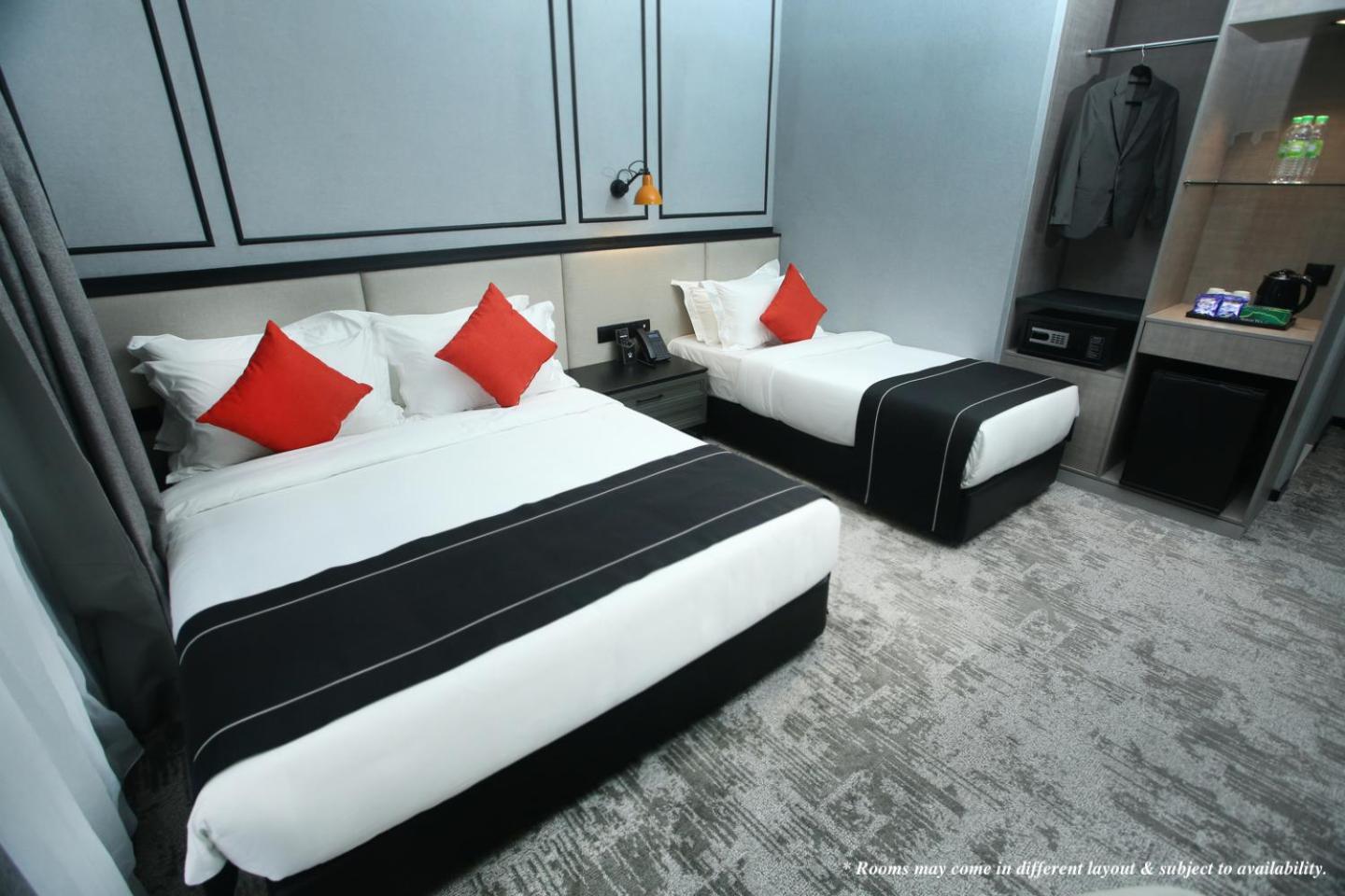 Superior Family Room - Photo 2