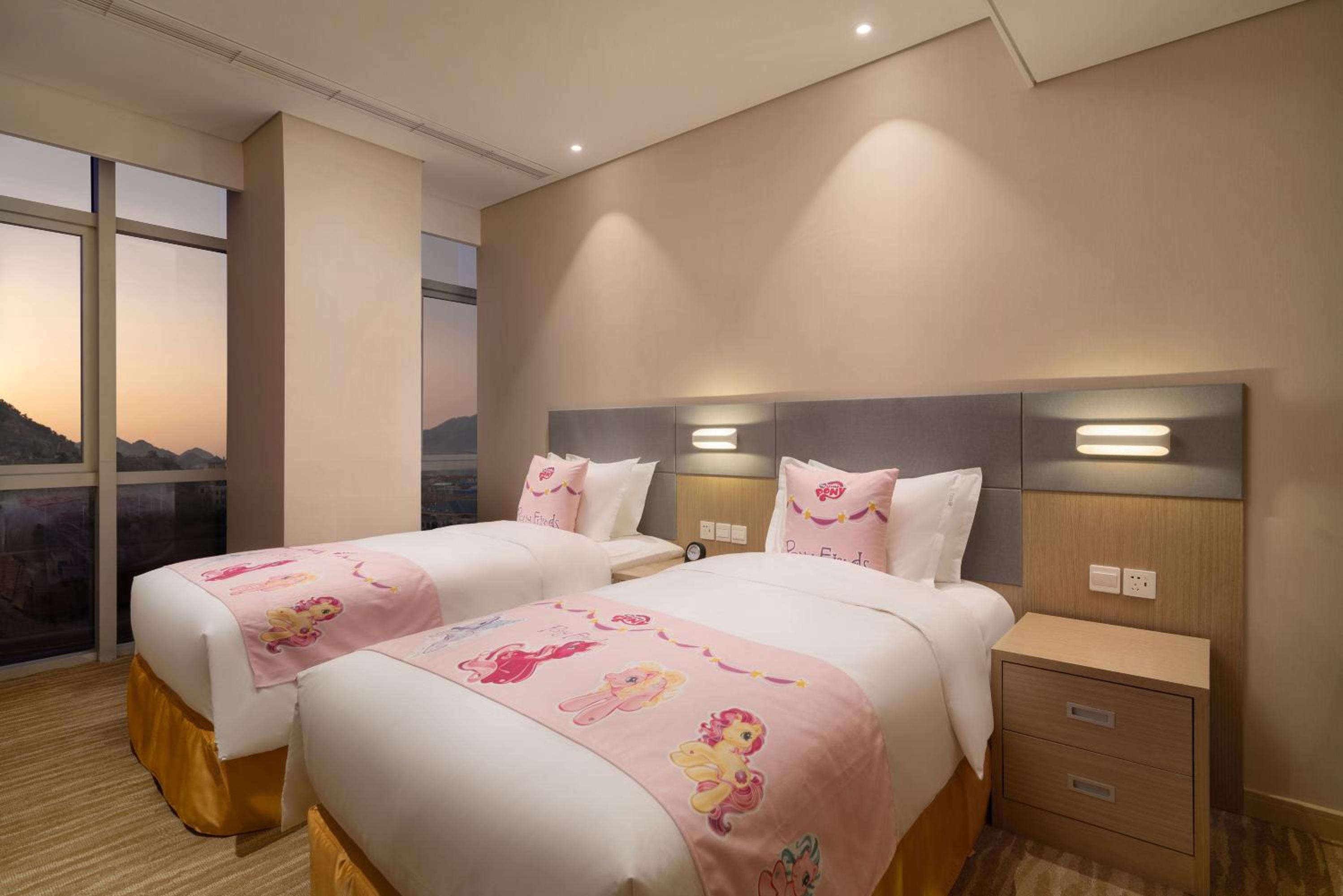 Two Bedrooms Suite with Three Beds - Non-Smoking