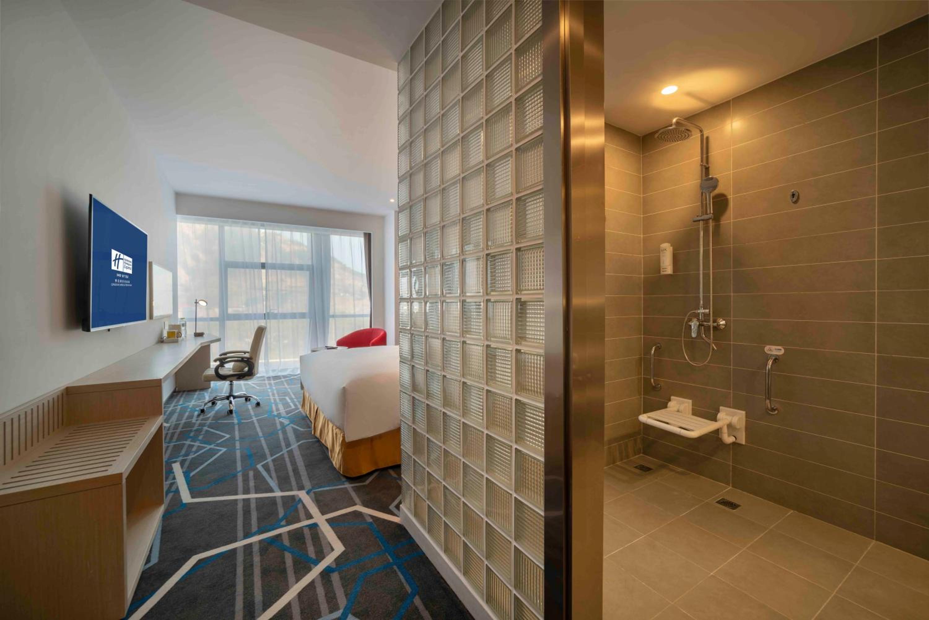 Standard King Room - Accessible - Photo 3