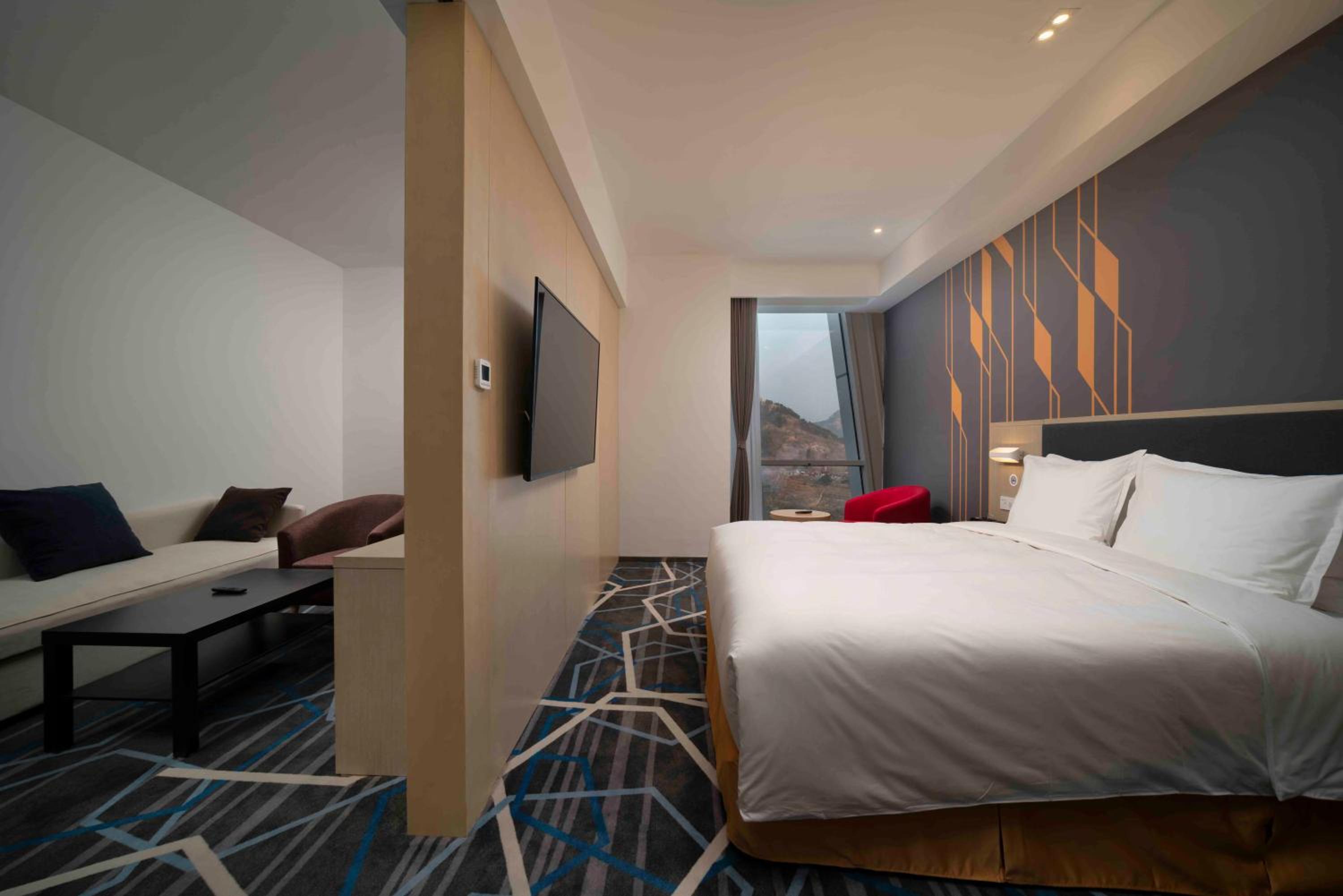 Standard King Room with Bunk Bed - Photo 1