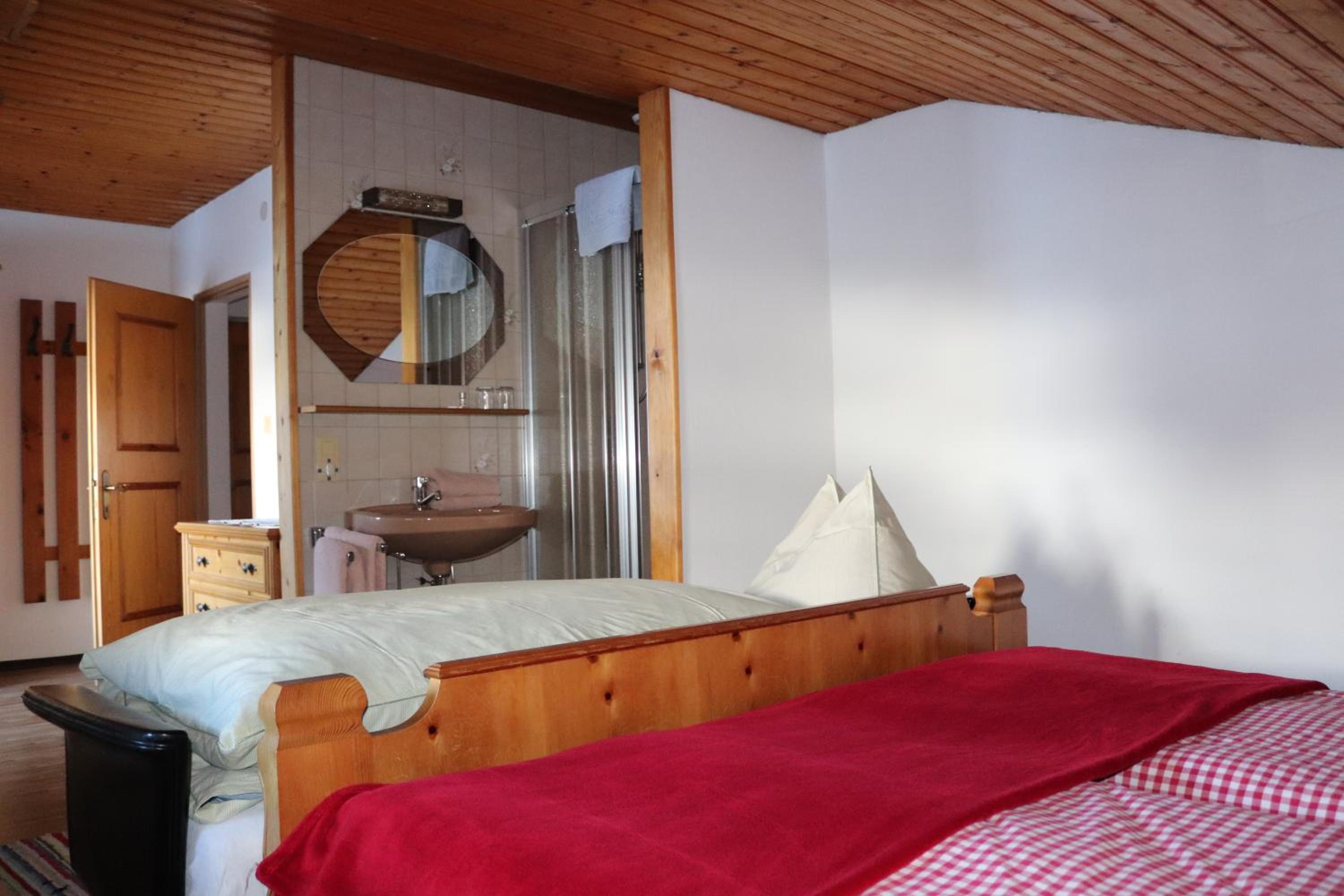 Double Room with Balcony and Shared Toilet  photo 3