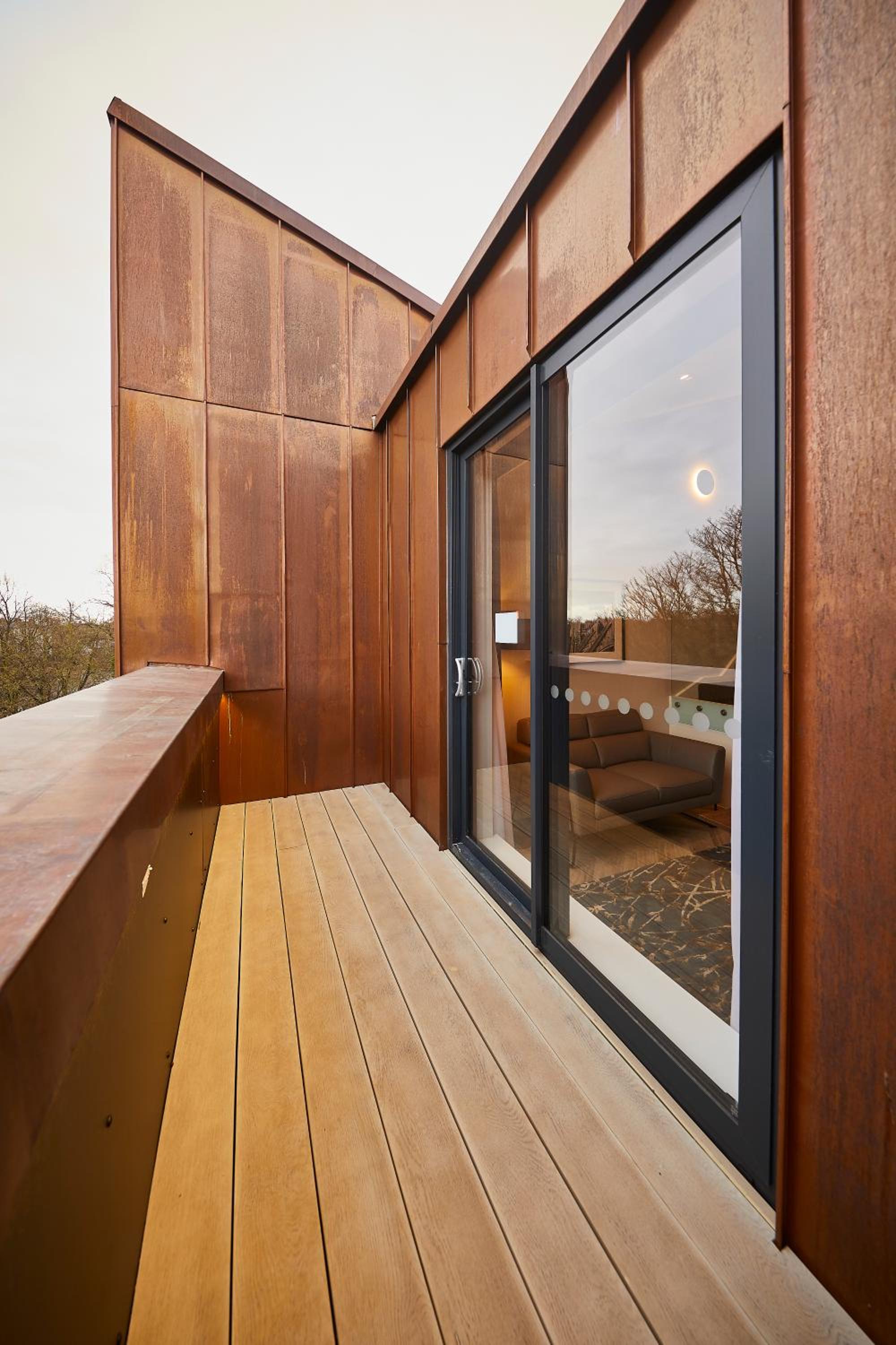 Loft Suite with Balcony and View - Photo 3