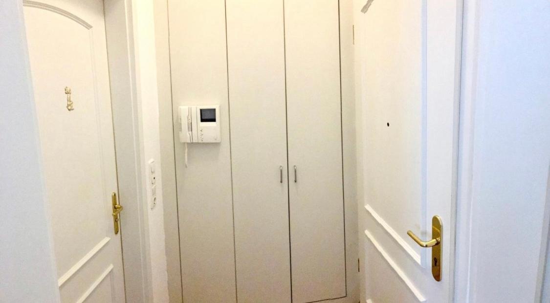 One-Bedroom Apartment - Photo 2