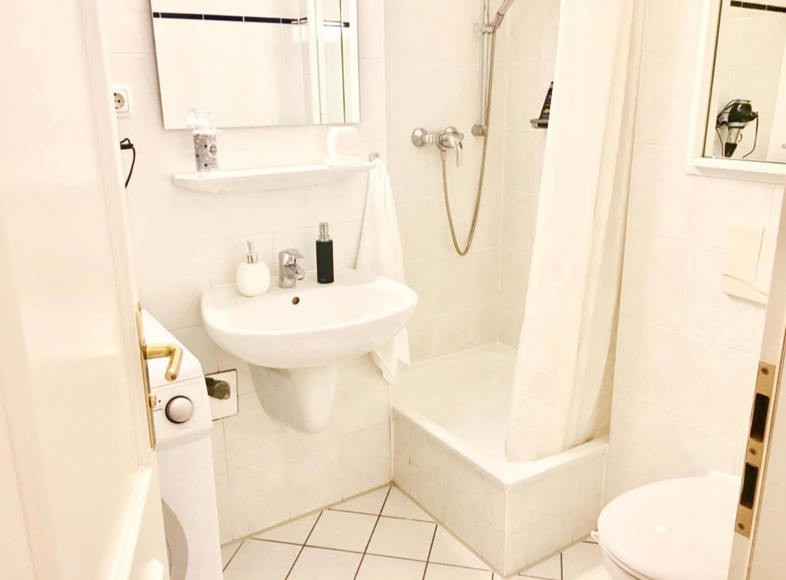 One-Bedroom Apartment - Photo 3