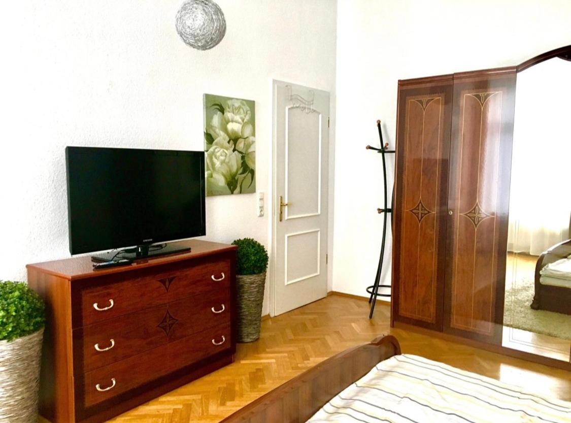 One-Bedroom Apartment - Photo 4