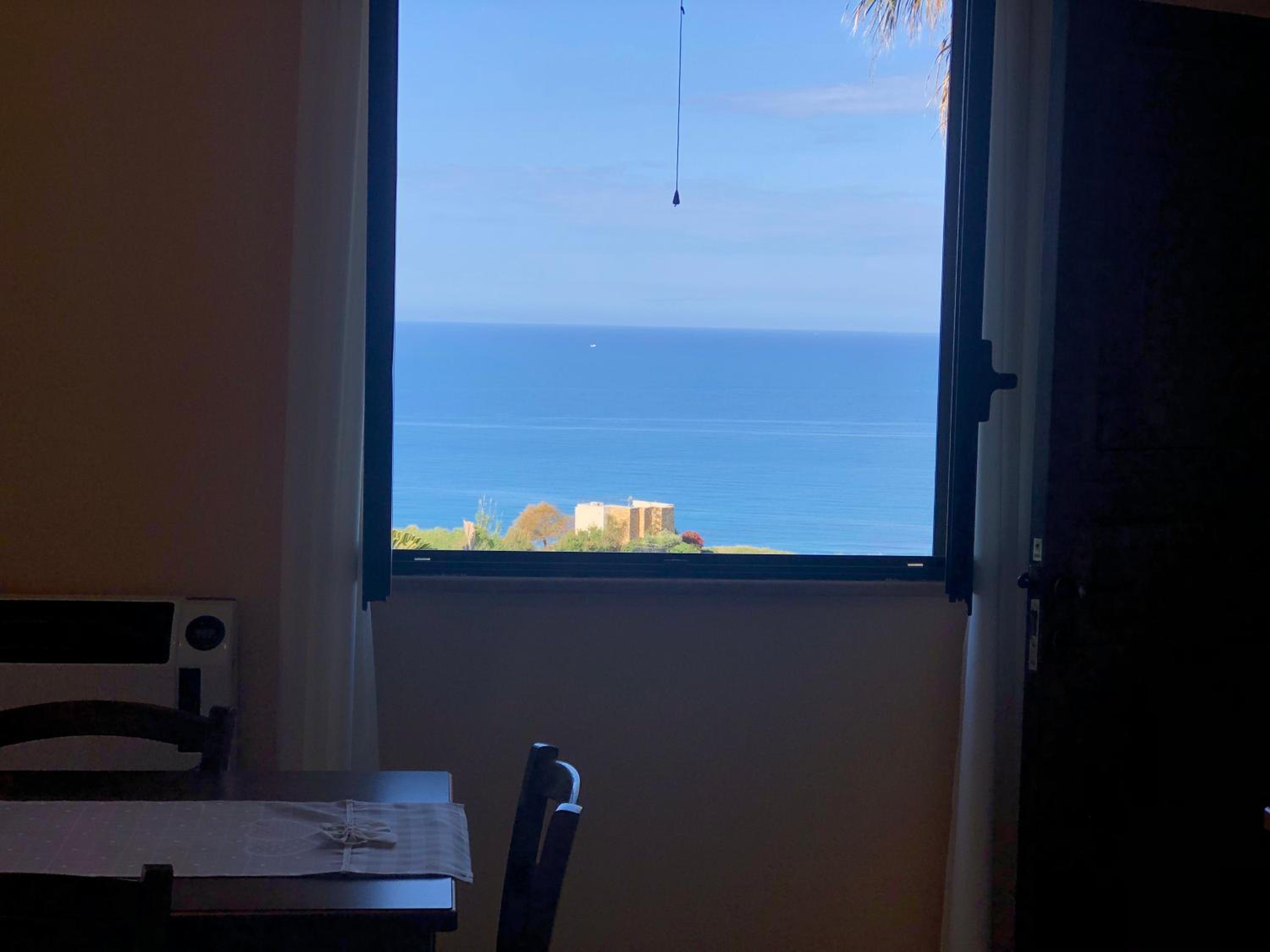 Small Two-Bedroom Apartment with Sea View photo 3