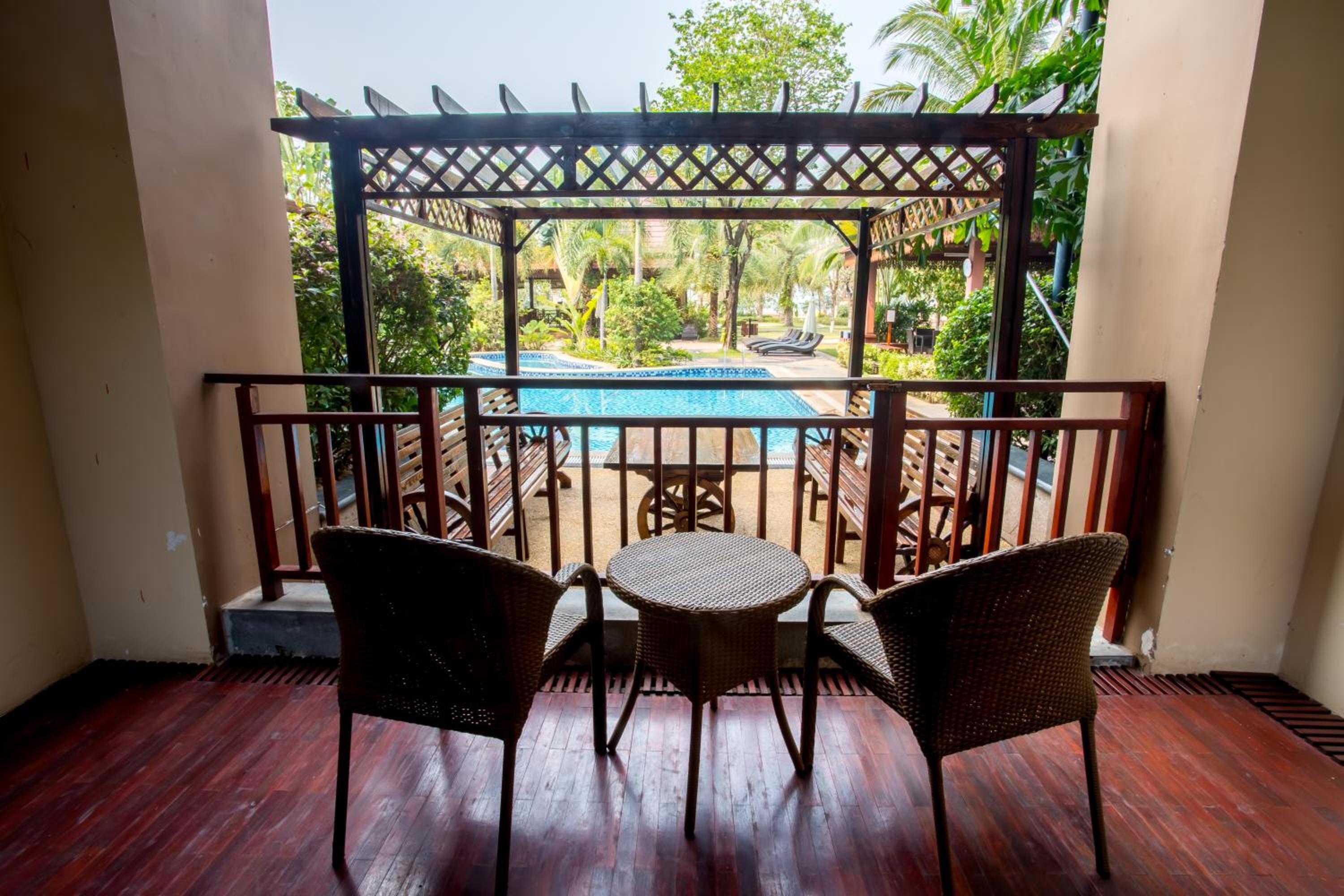 Deluxe Double Room with Pool View