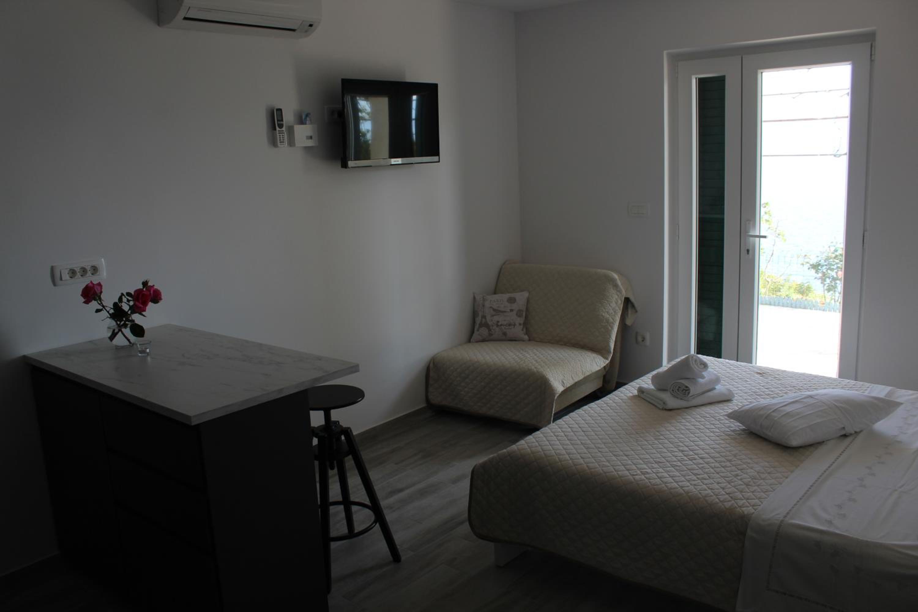 Studio Apartment with Sea View photo 2