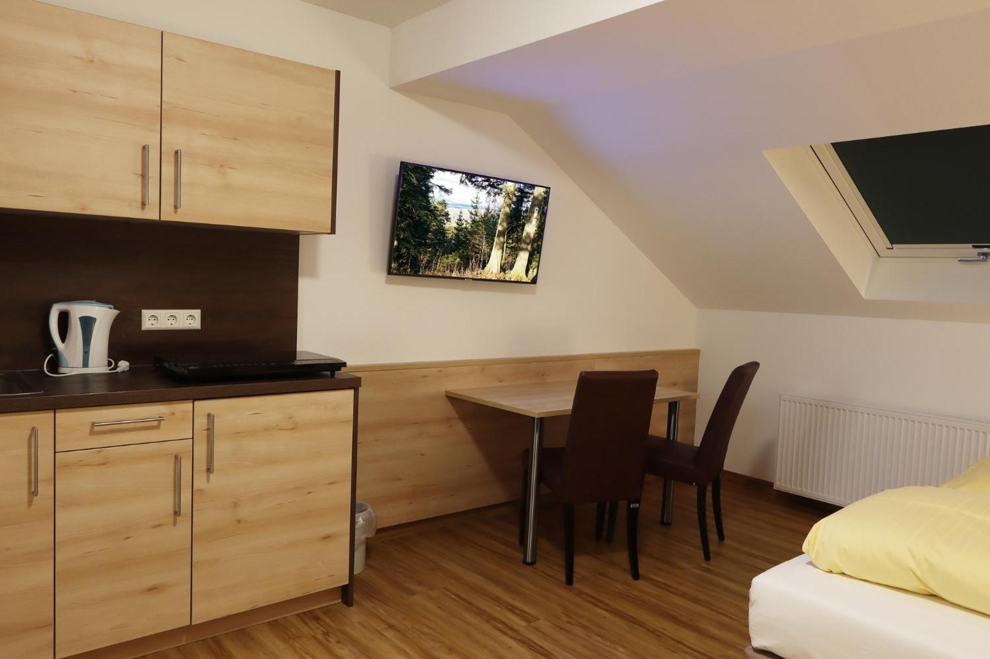 Triple Room with Private Bathroom - Photo 7