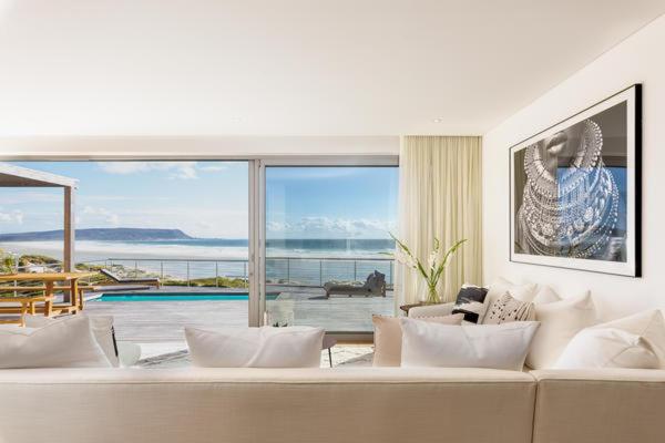 Villa photo 3