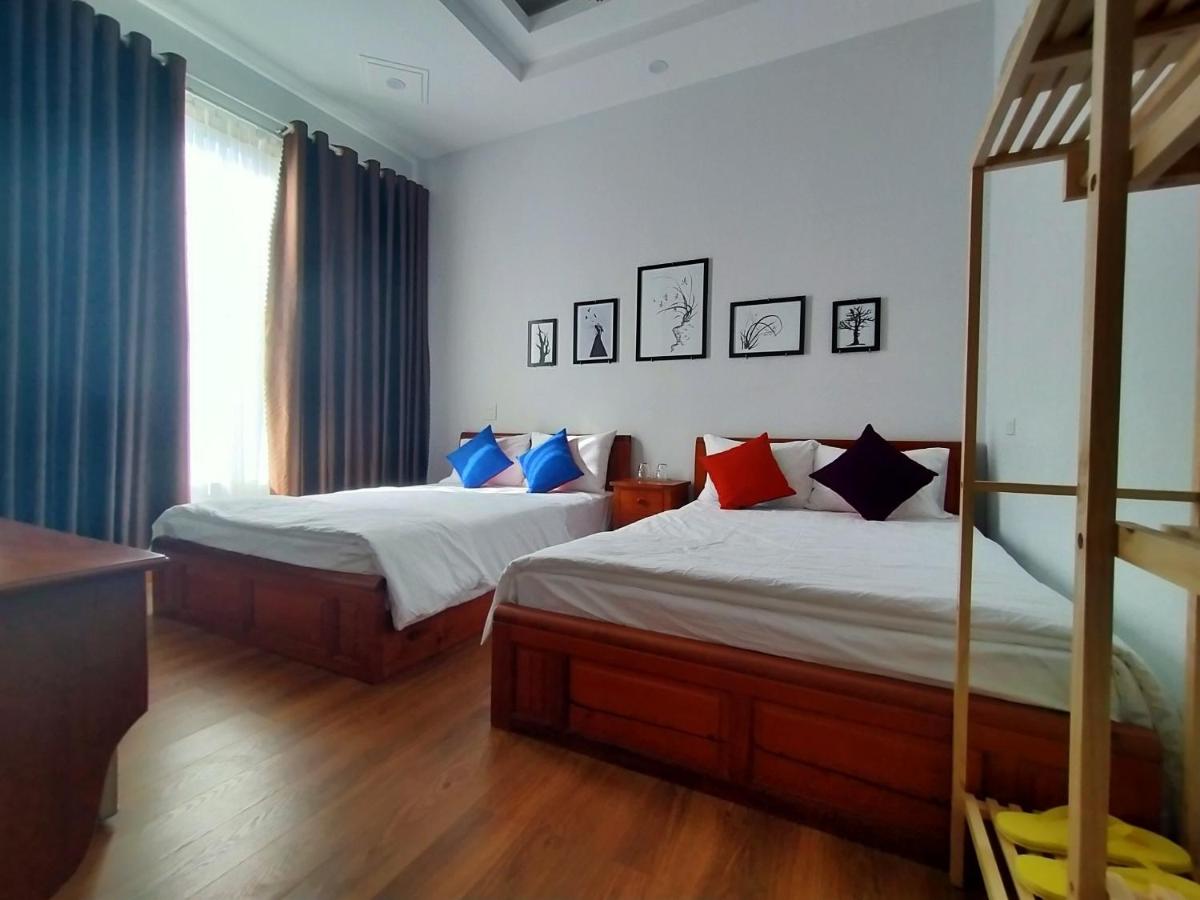 Queen Room with Two Queen Beds photo 3