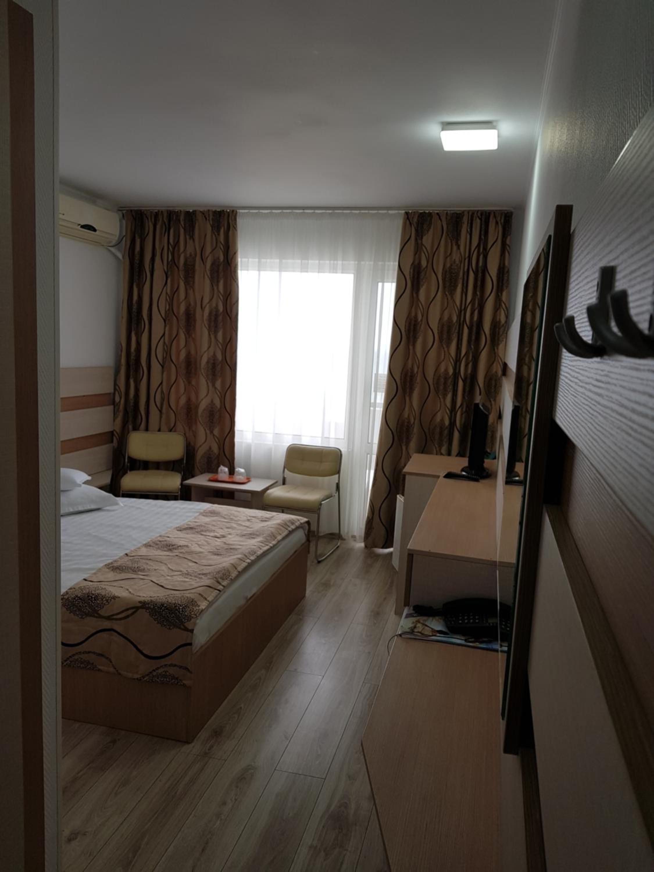 Twin Room with Free Pool Access - Photo 3