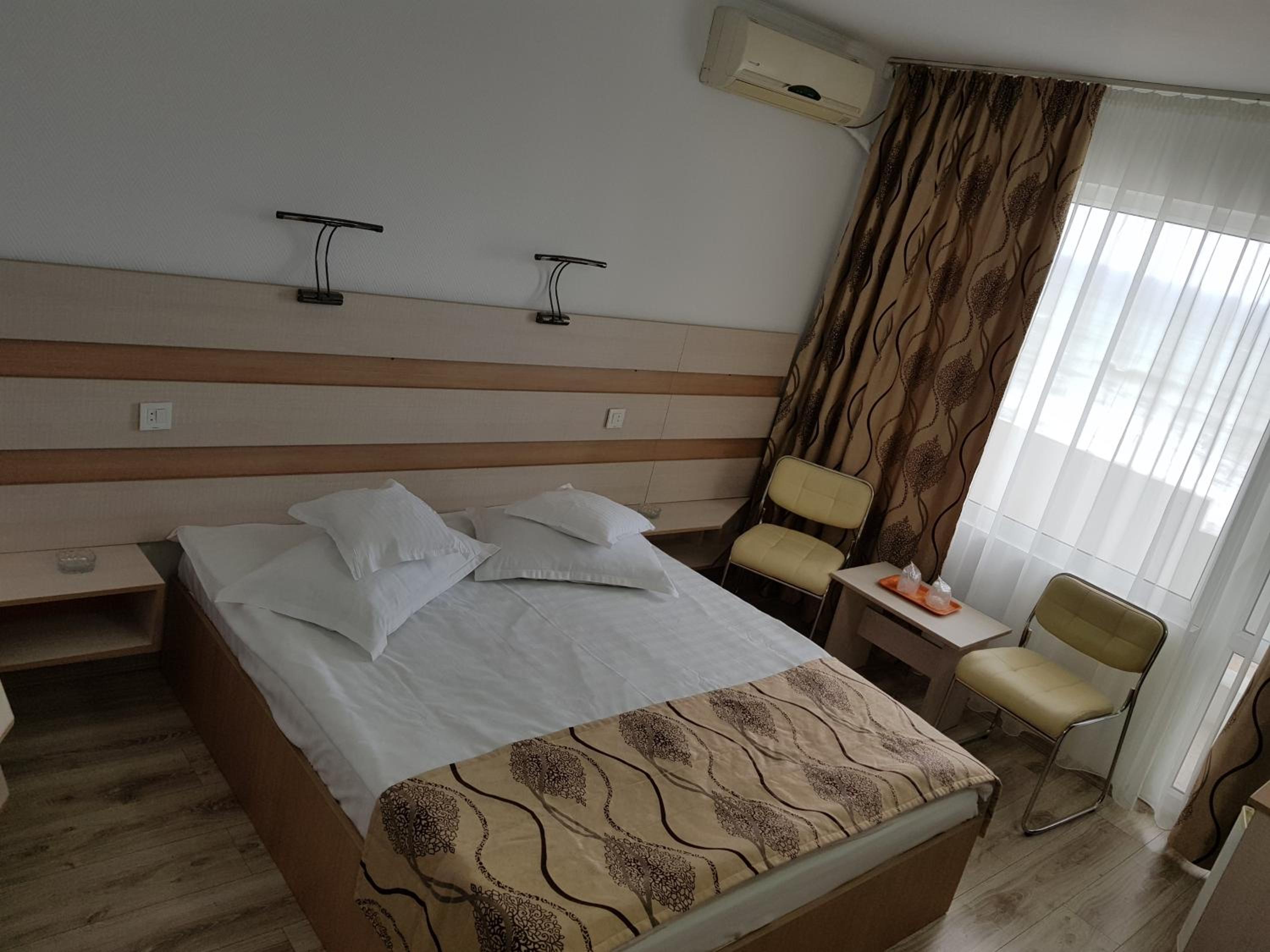 Twin Room with Free Pool Access - Photo 7