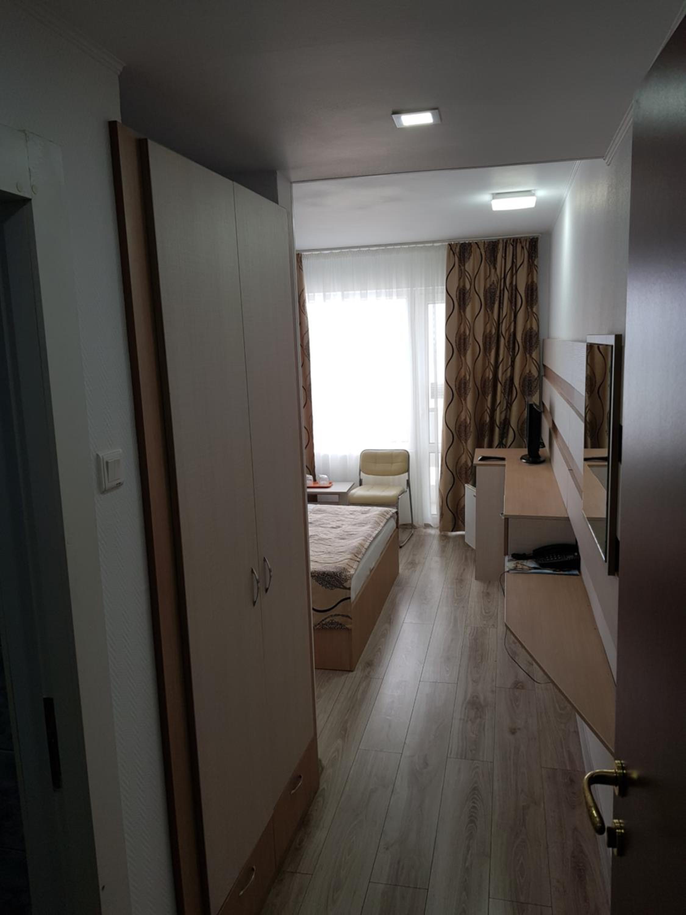 Twin Room with Free Pool Access - Photo 8