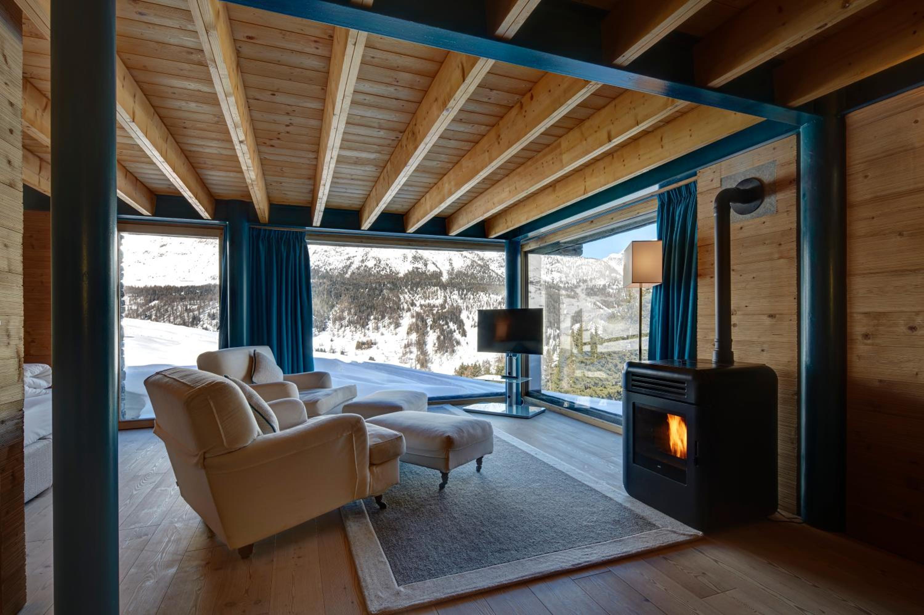 Suite - Photo 1