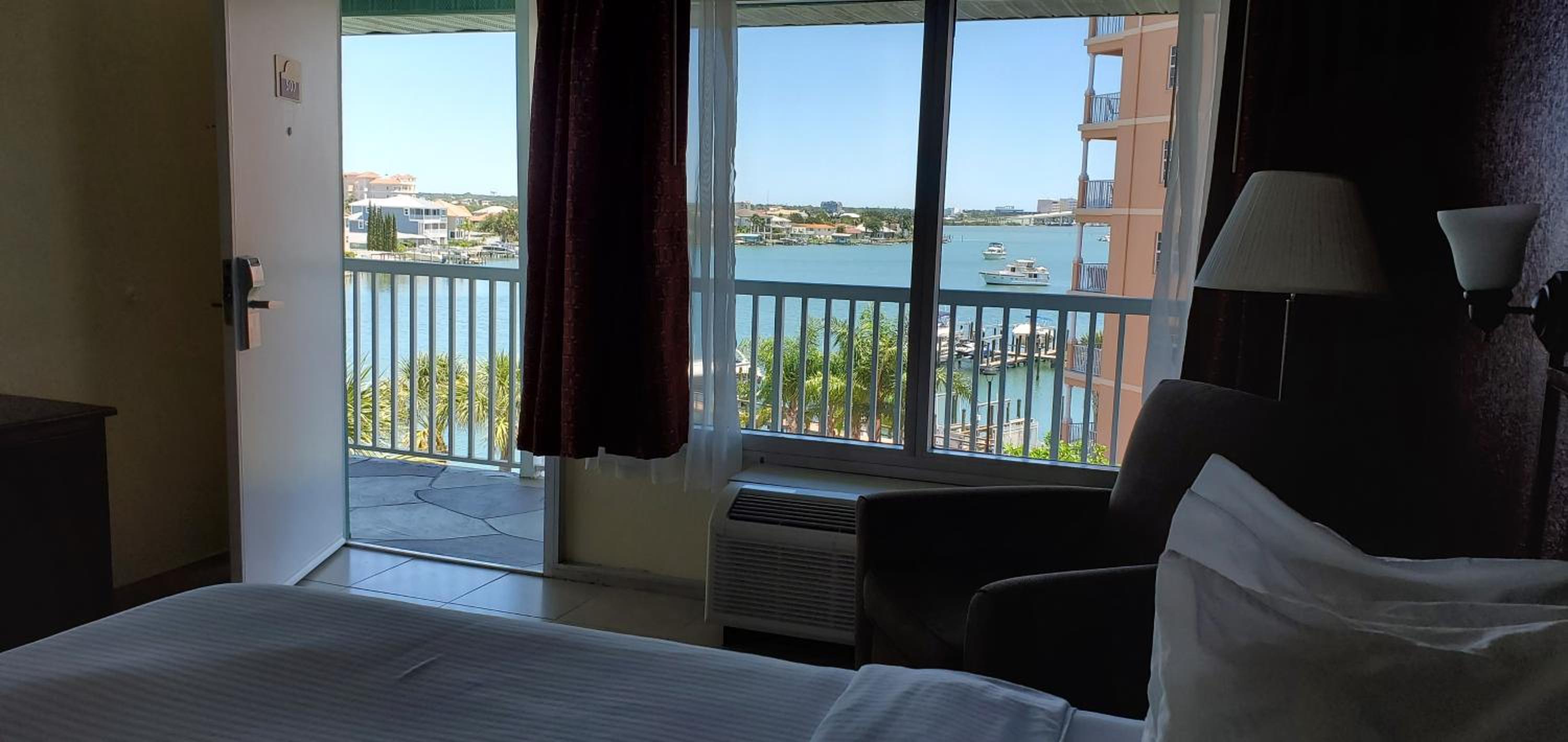 Queen Room with Harbor View - Photo 3