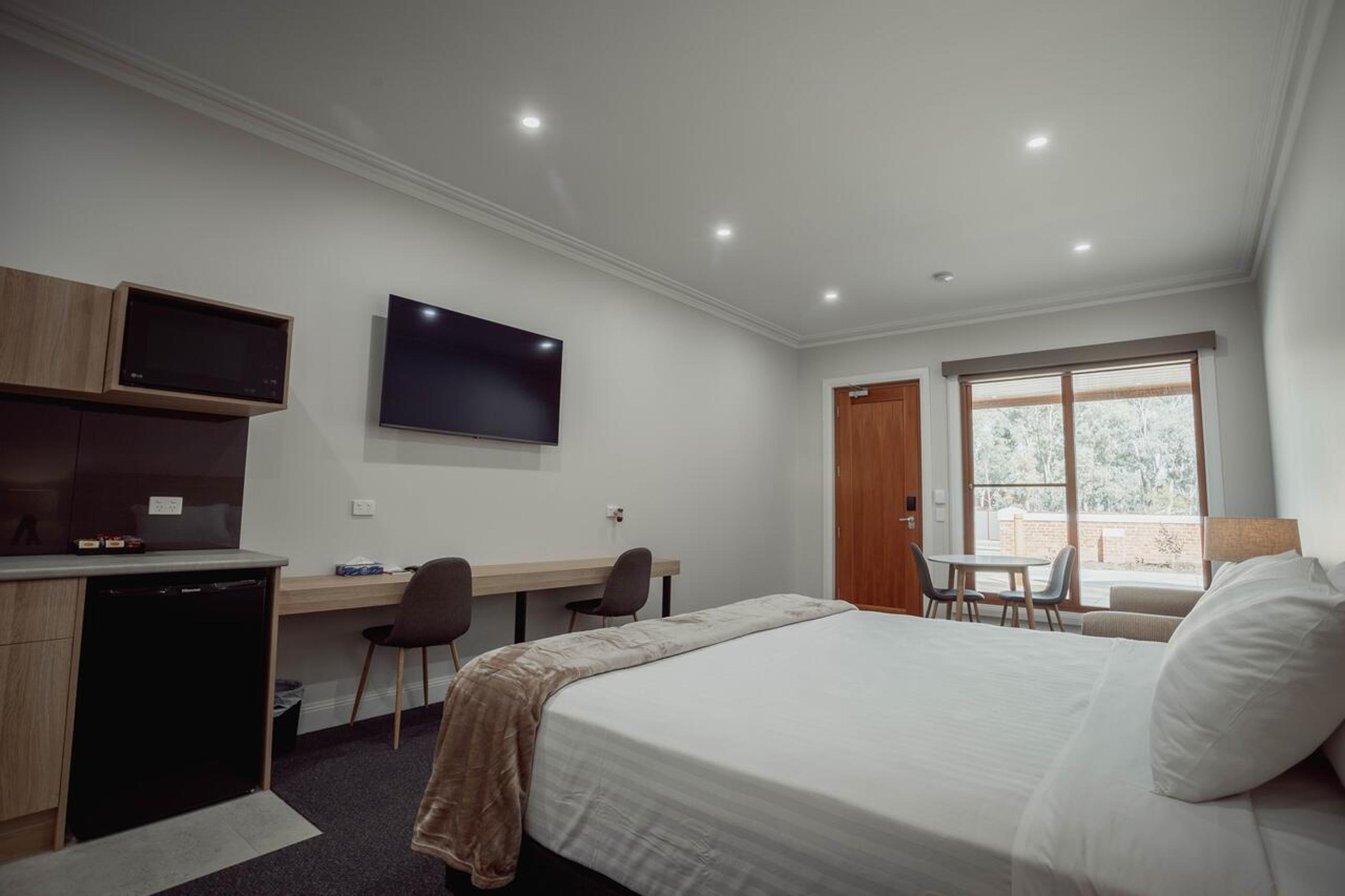 Standard King Room - Photo 4