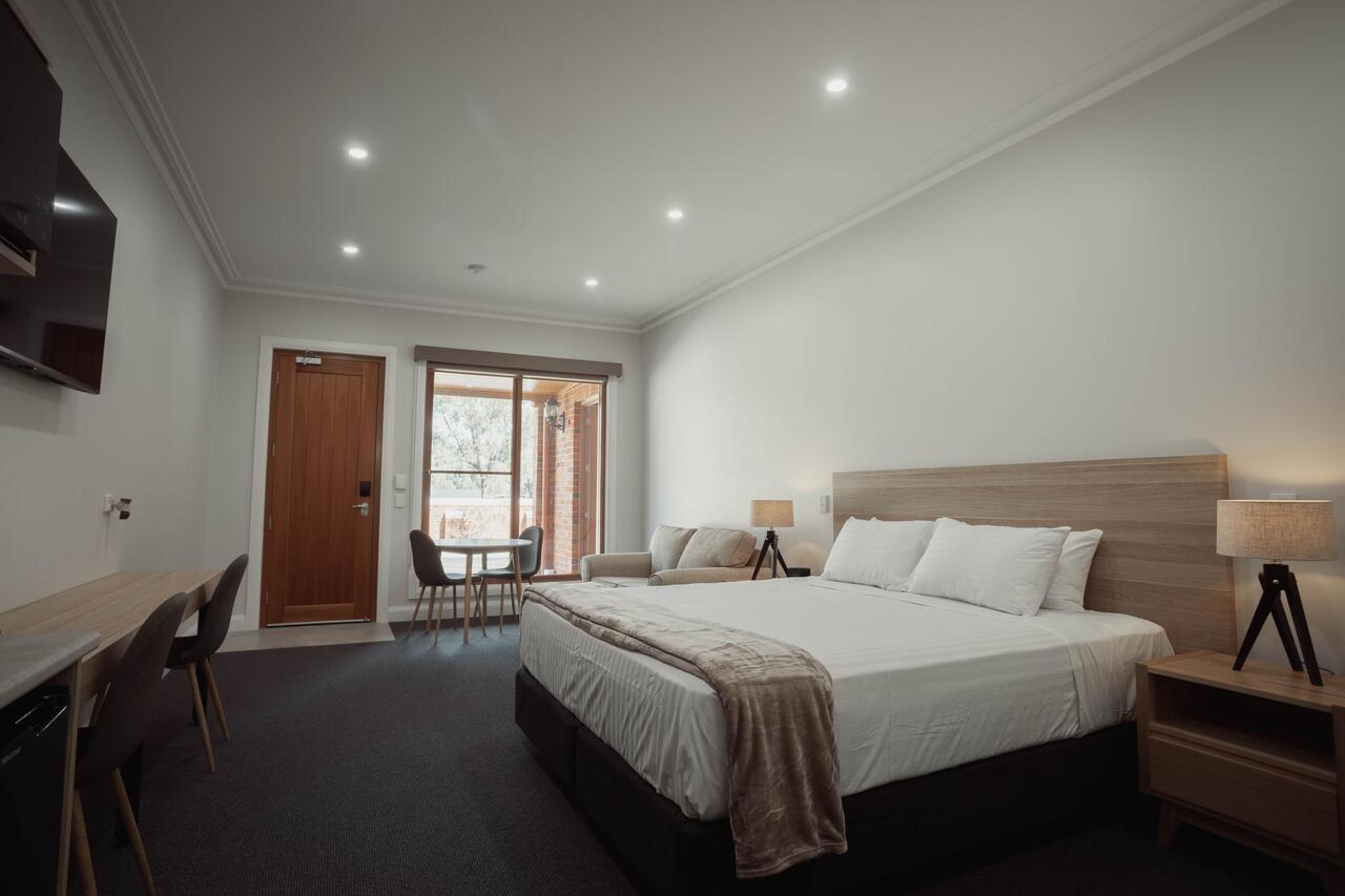Standard King Room - Photo 3