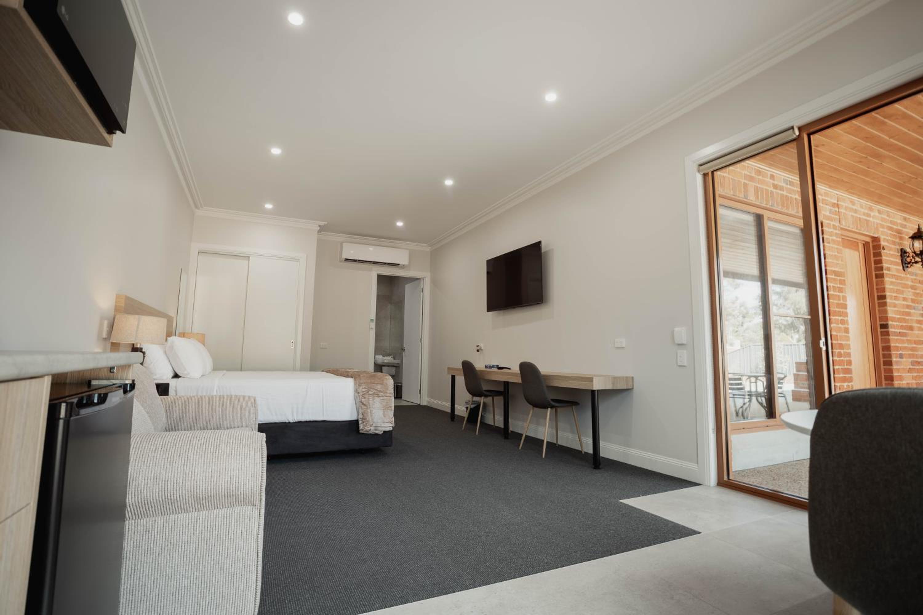 King Room - Disability Access - Photo 3