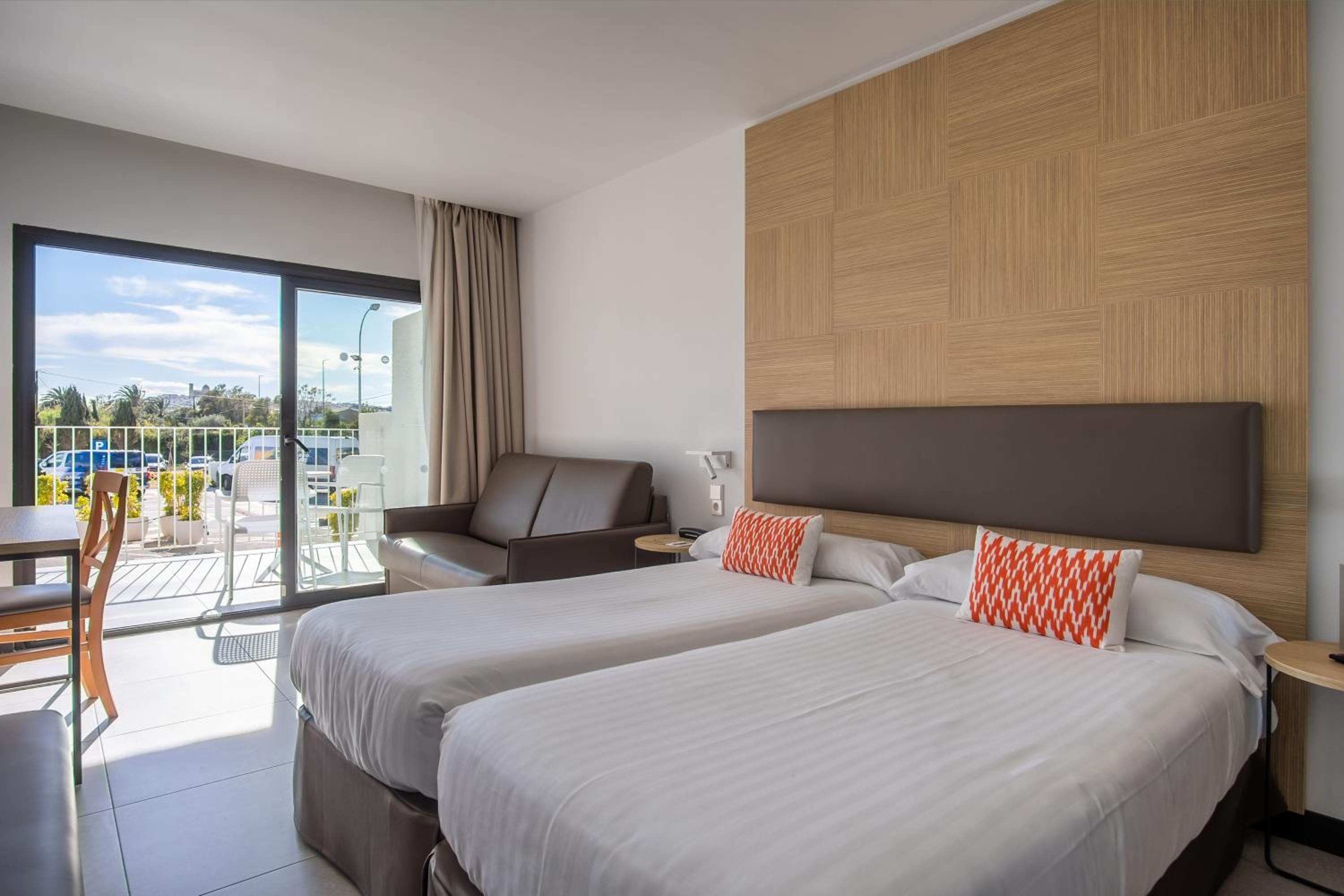 Double or Twin Room - Photo 2