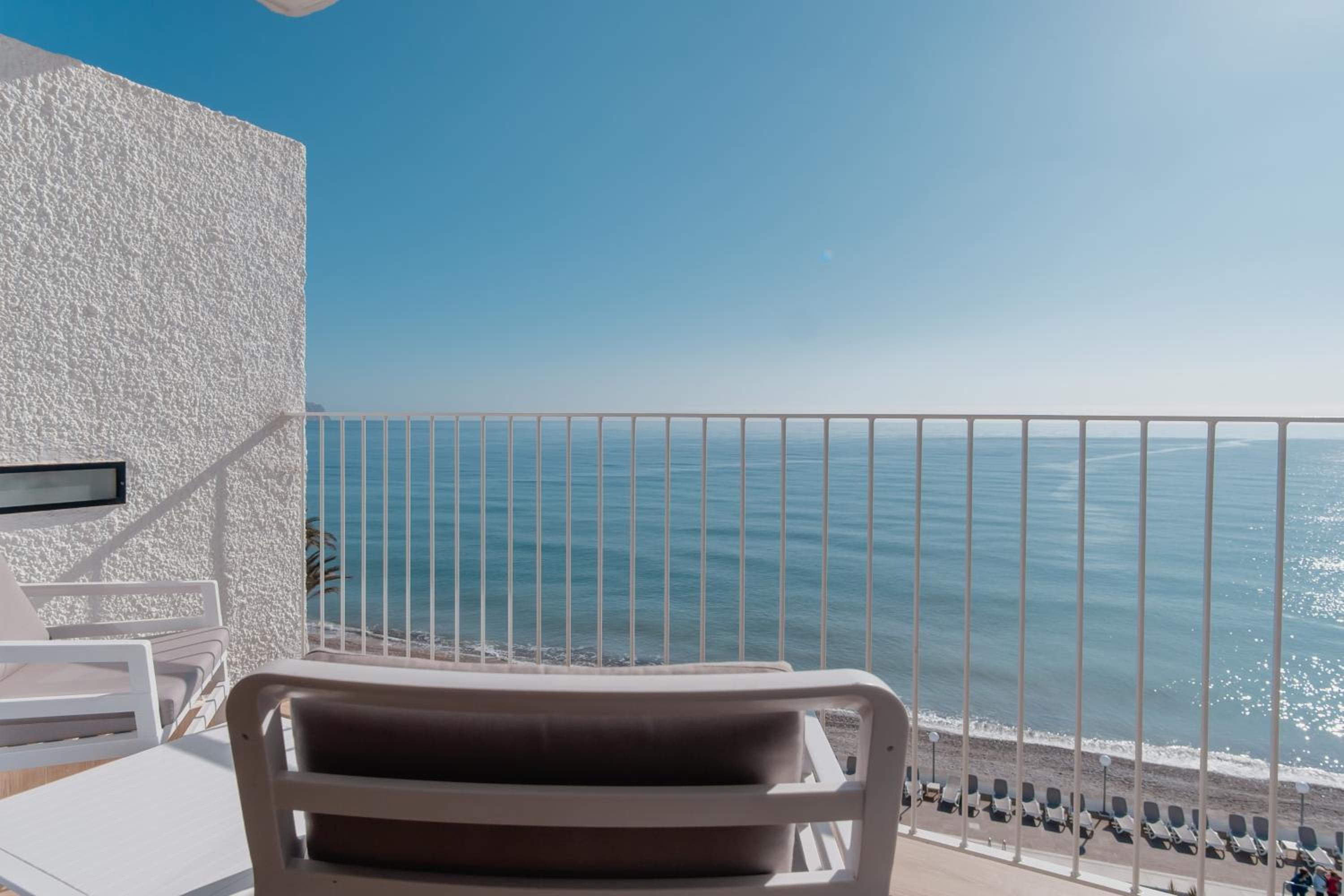 Double or Twin Room with Frontal Sea View - Photo 2
