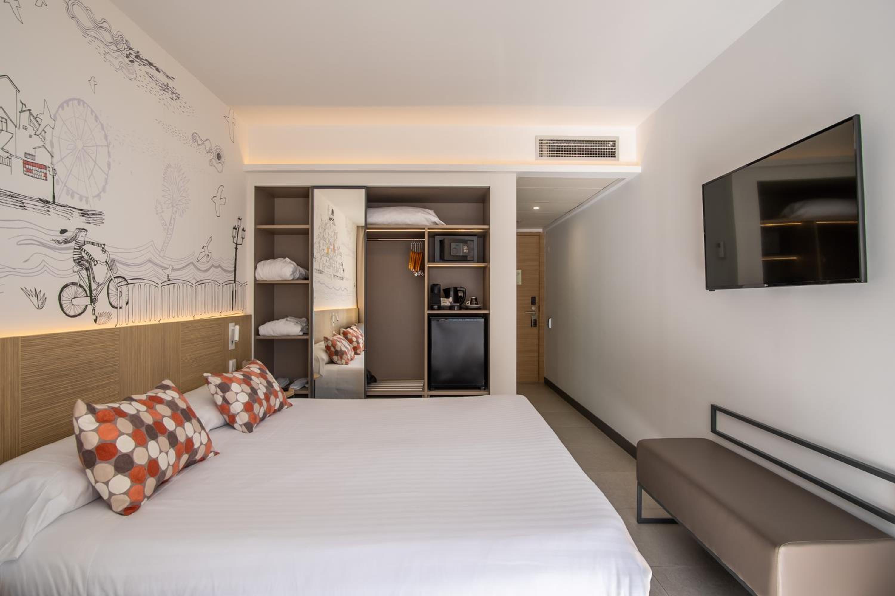Premier Double Room with side Sea View - Photo 3