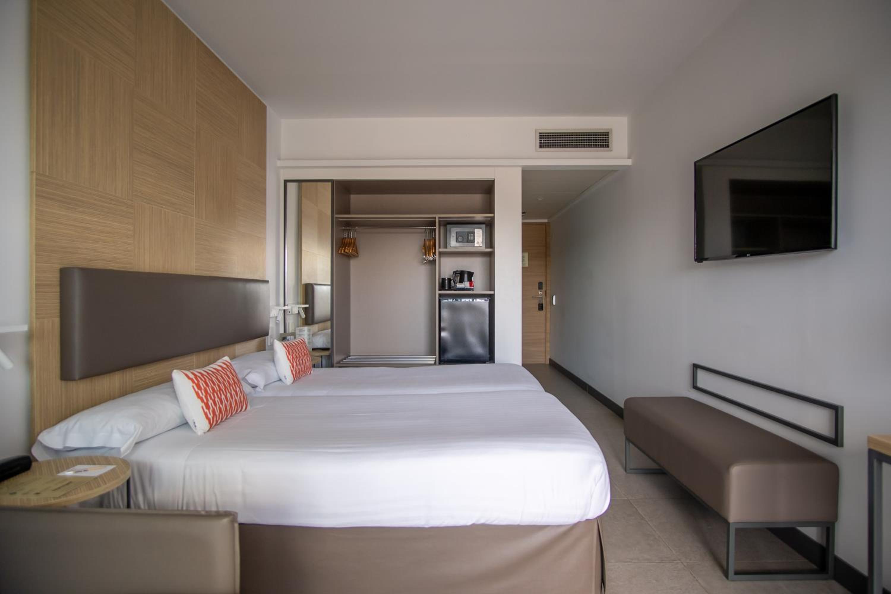 Double or Twin Room - Photo 4