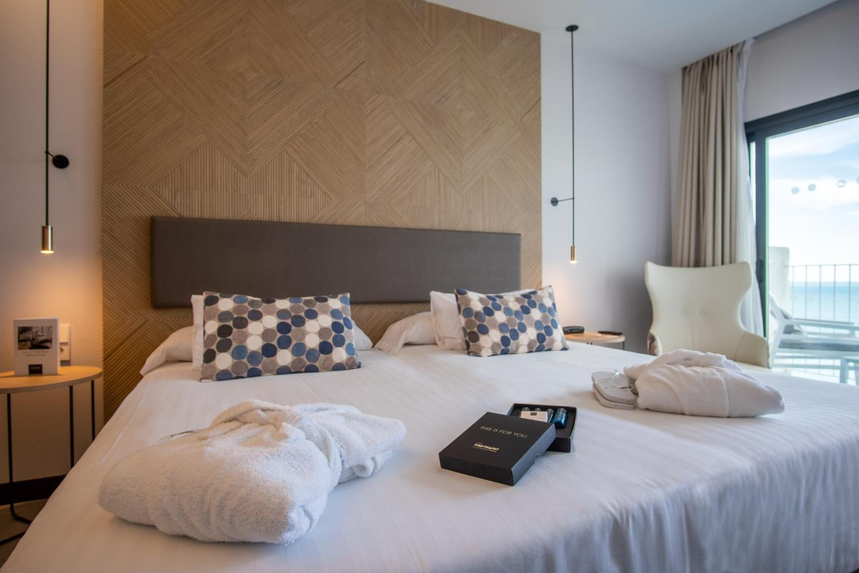 Double or Twin Room with Frontal Sea View - Photo 5