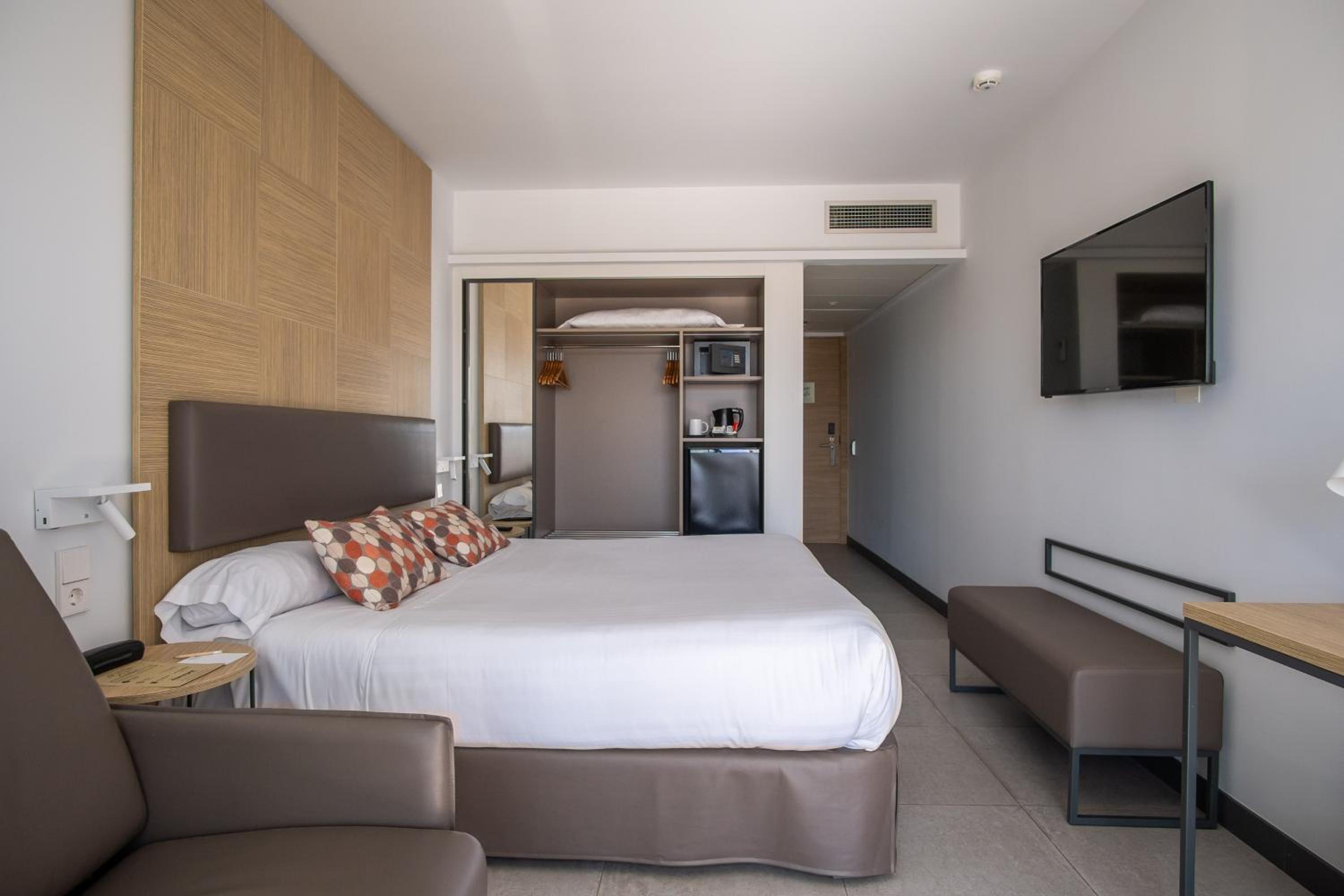 Habitación Doble Comfort (2 adultos) Habitación Doble Comfort (2 adultos)