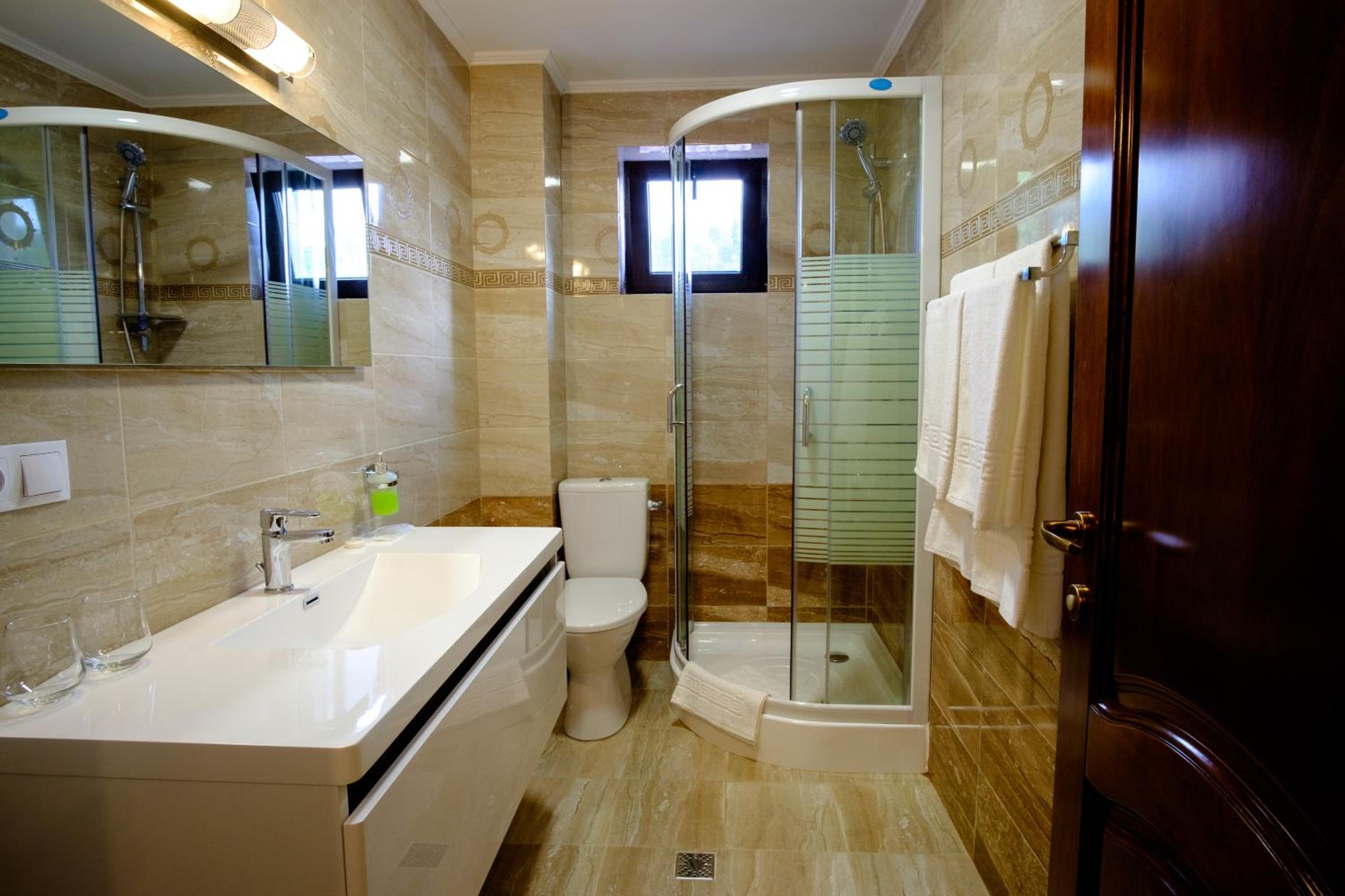 Double Room with Balcony - Photo 2
