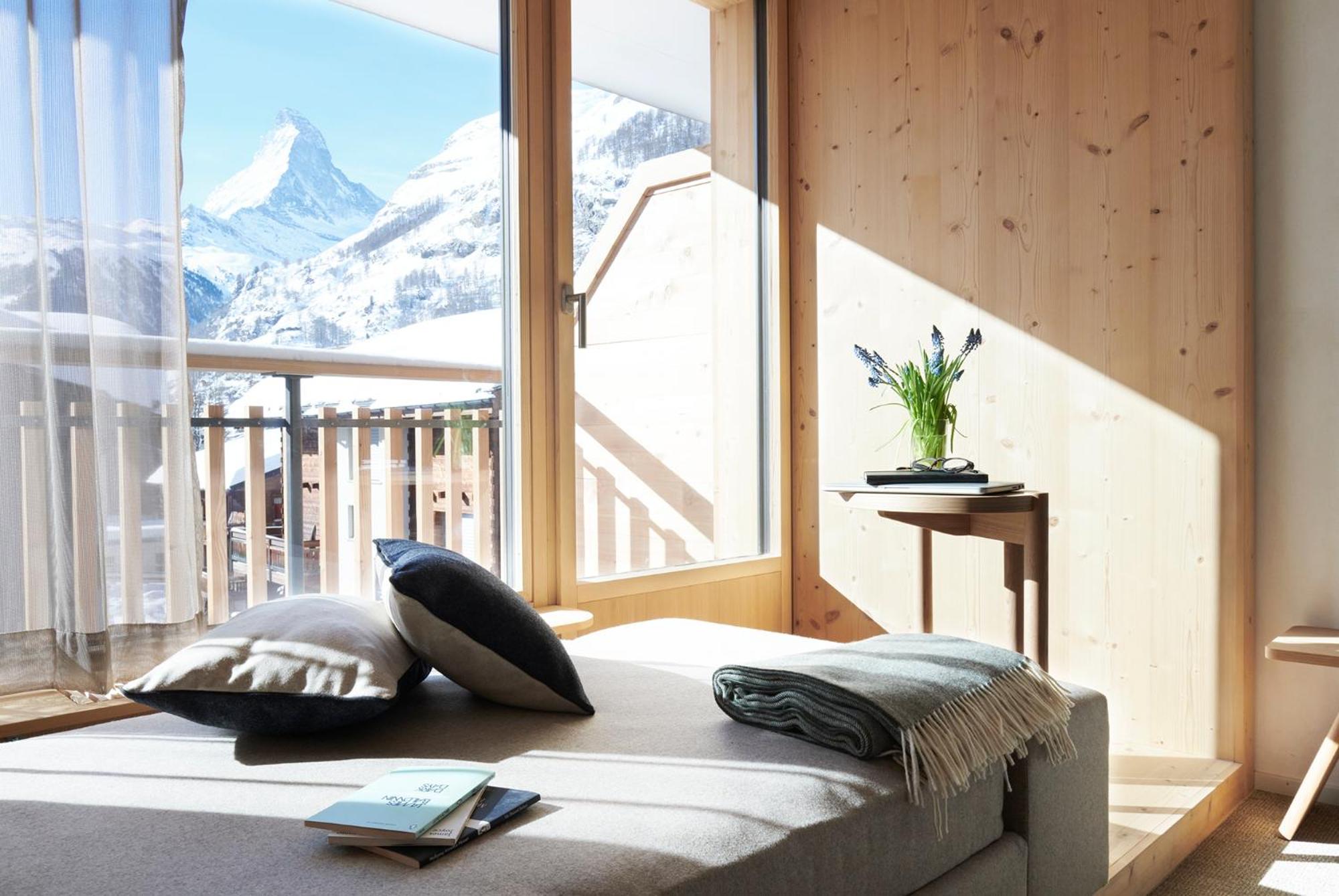 Deluxe Double Room with Balcony - Photo 10