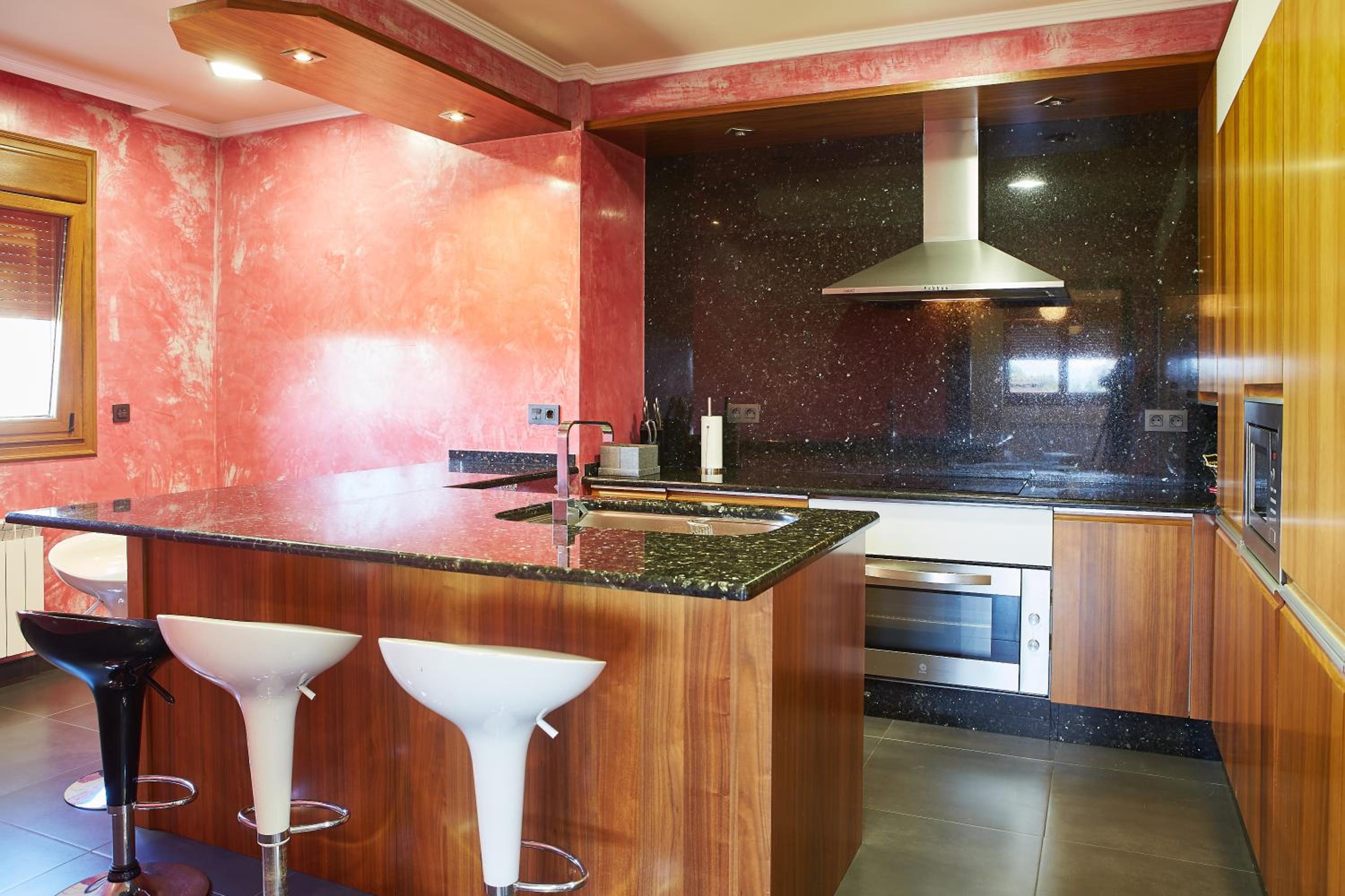 Four-Bedroom House - Photo 12