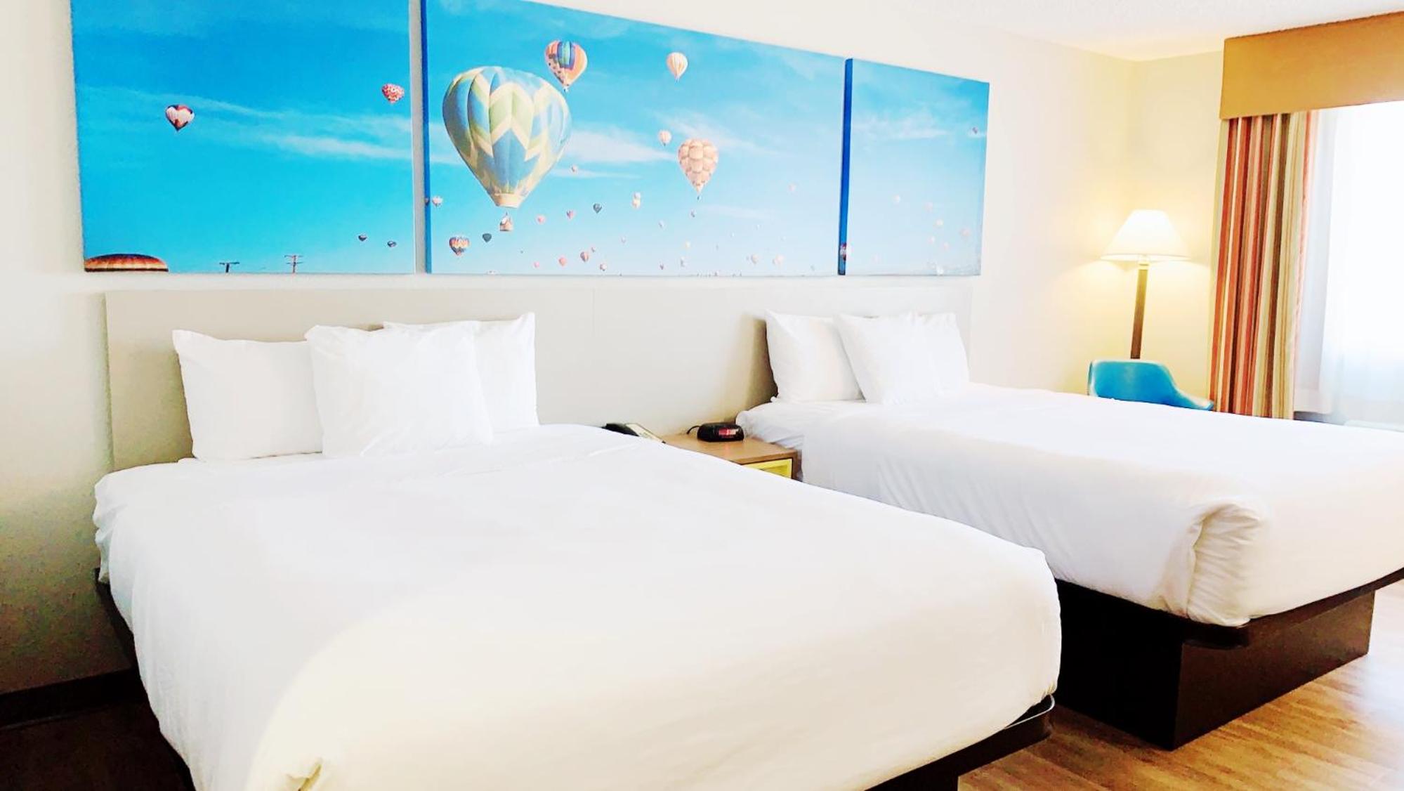 Queen Room with Two Queen Beds - Non-Smoking - Photo 1